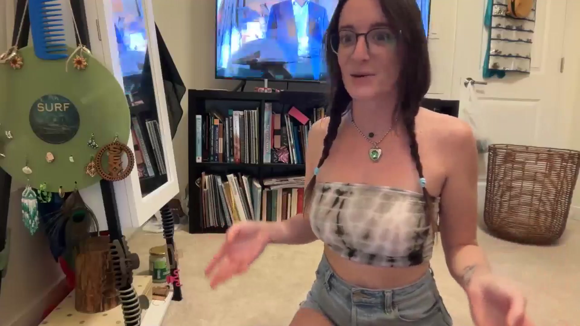 Gallery image thumbnail from EmmalineLime's myfreecams stream on, 10/07/2025, 03:01 image 2 of 20