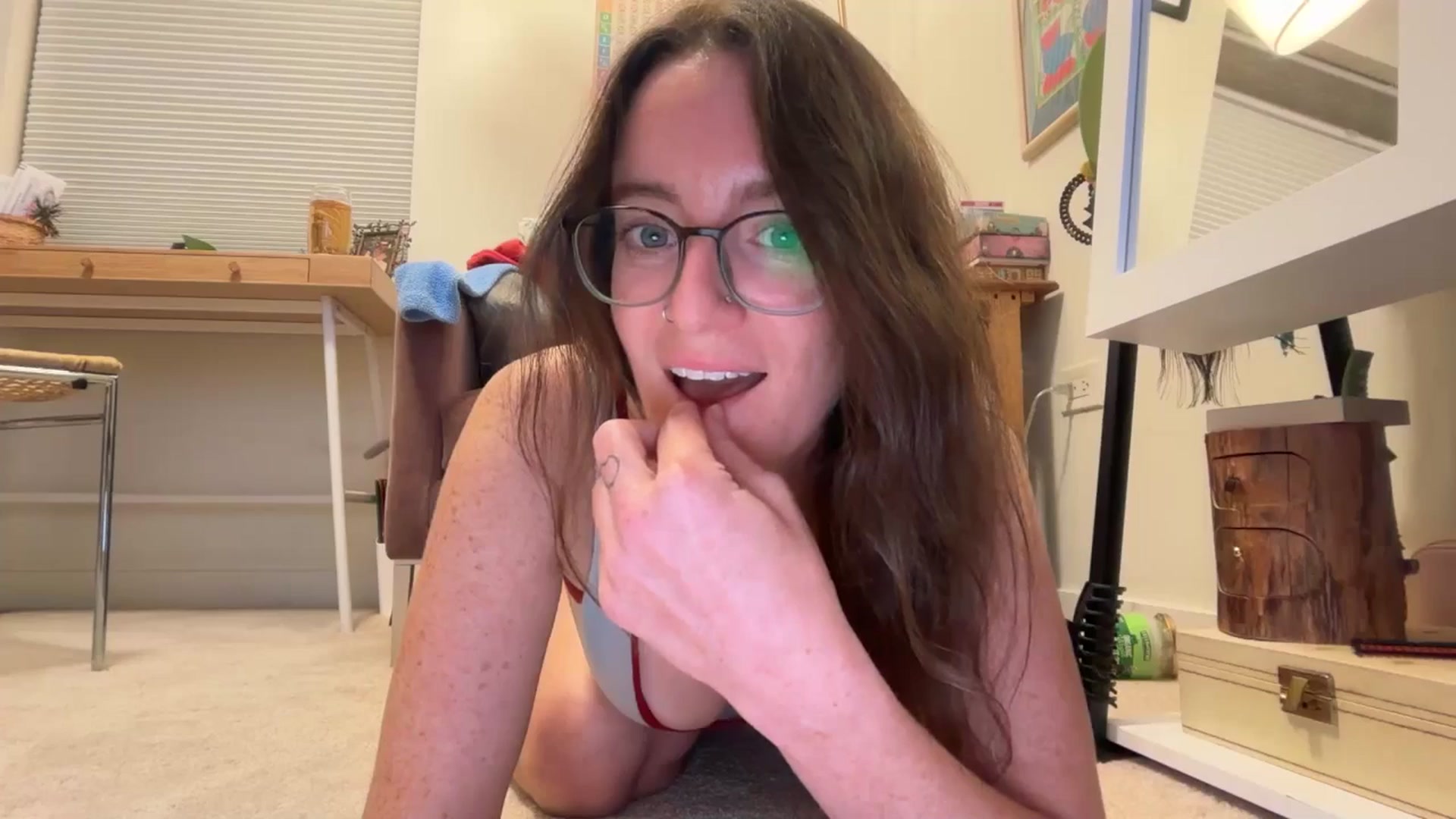 Gallery image thumbnail from EmmalineLime's myfreecams stream on, 11/06/2025, 03:36 image 15 of 20
