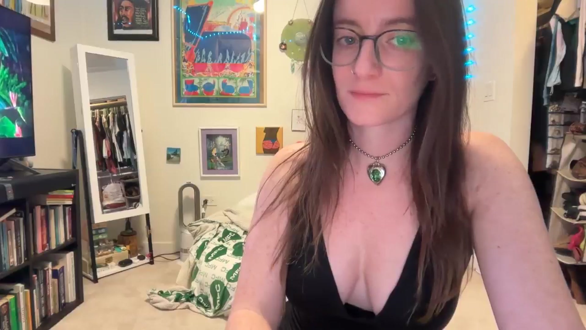 Gallery image thumbnail from EmmalineLime's myfreecams stream on, 01/16/2026, 01:11 image 11 of 20