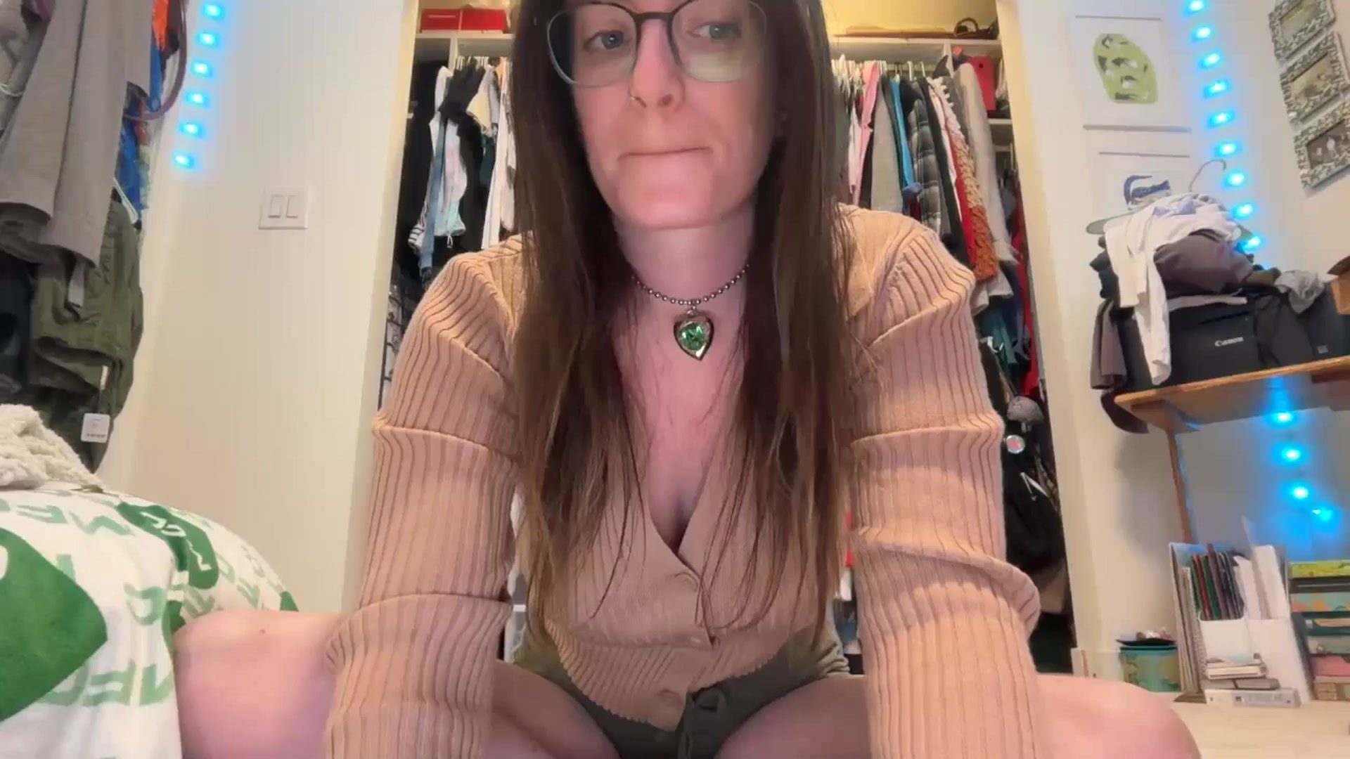 Gallery image thumbnail from EmmalineLime's myfreecams stream on, 01/16/2026, 03:18 image 1 of 20