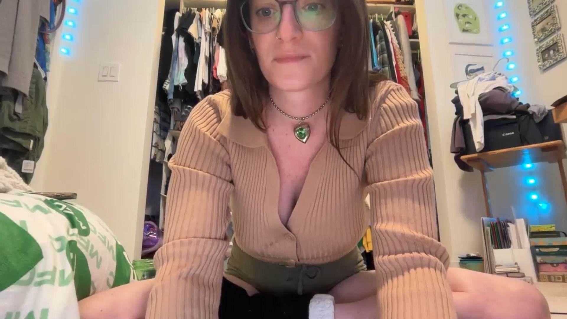 Gallery image thumbnail from EmmalineLime's myfreecams stream on, 01/16/2026, 03:18 image 4 of 20