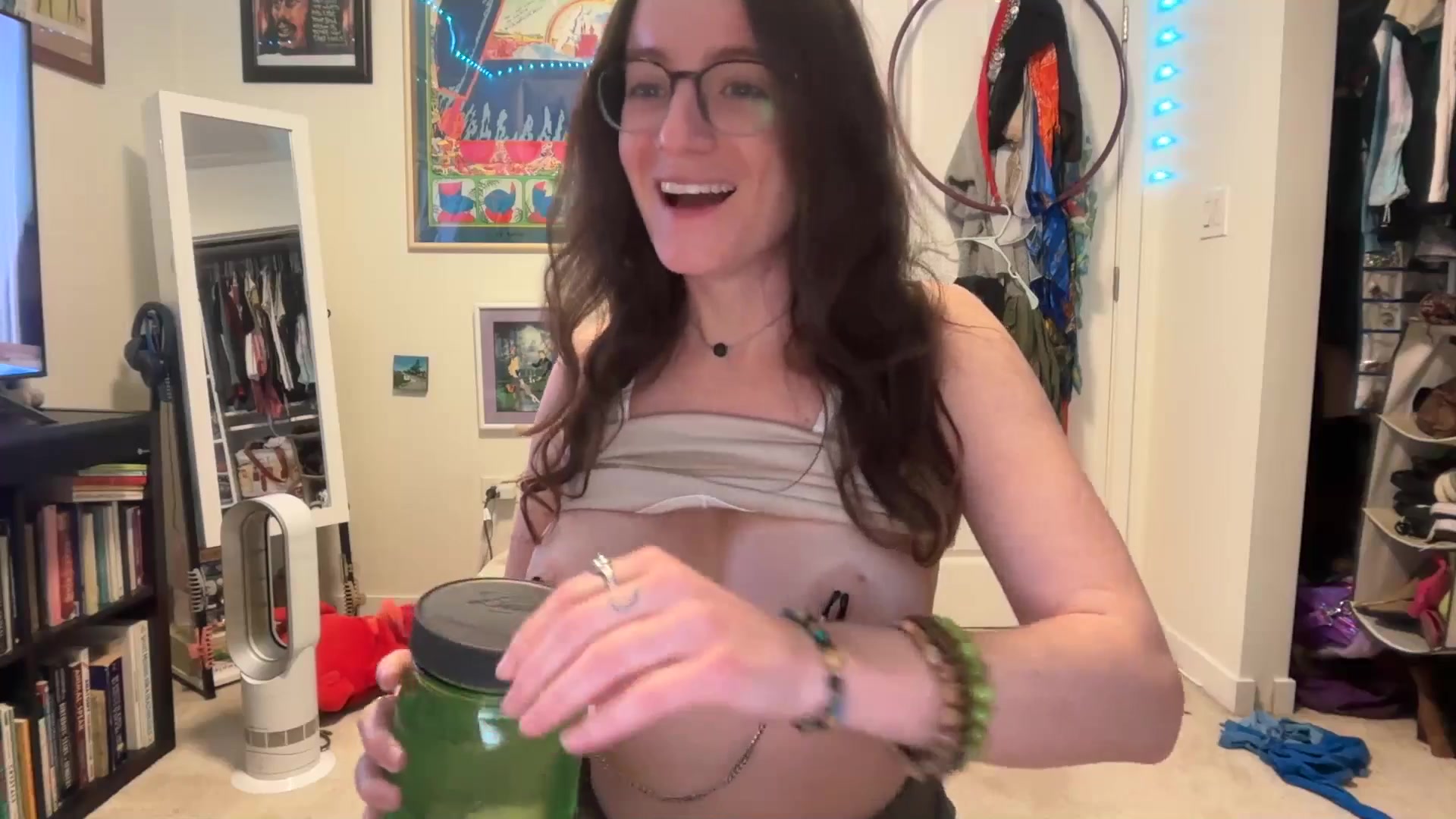 Gallery image thumbnail from EmmalineLime's myfreecams stream on, 01/21/2026, 03:41 image 16 of 20