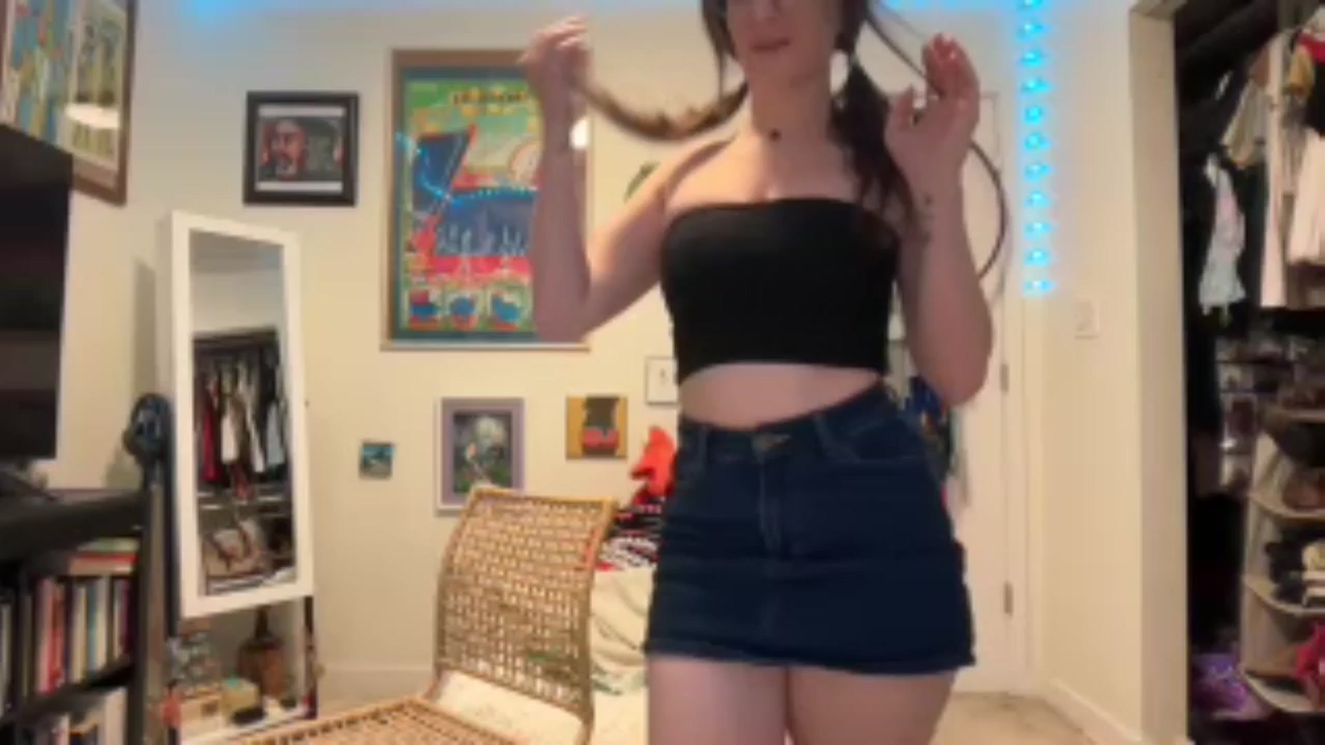 Gallery image thumbnail from EmmalineLime's myfreecams stream on, 01/31/2026, 24:49 image 1 of 20
