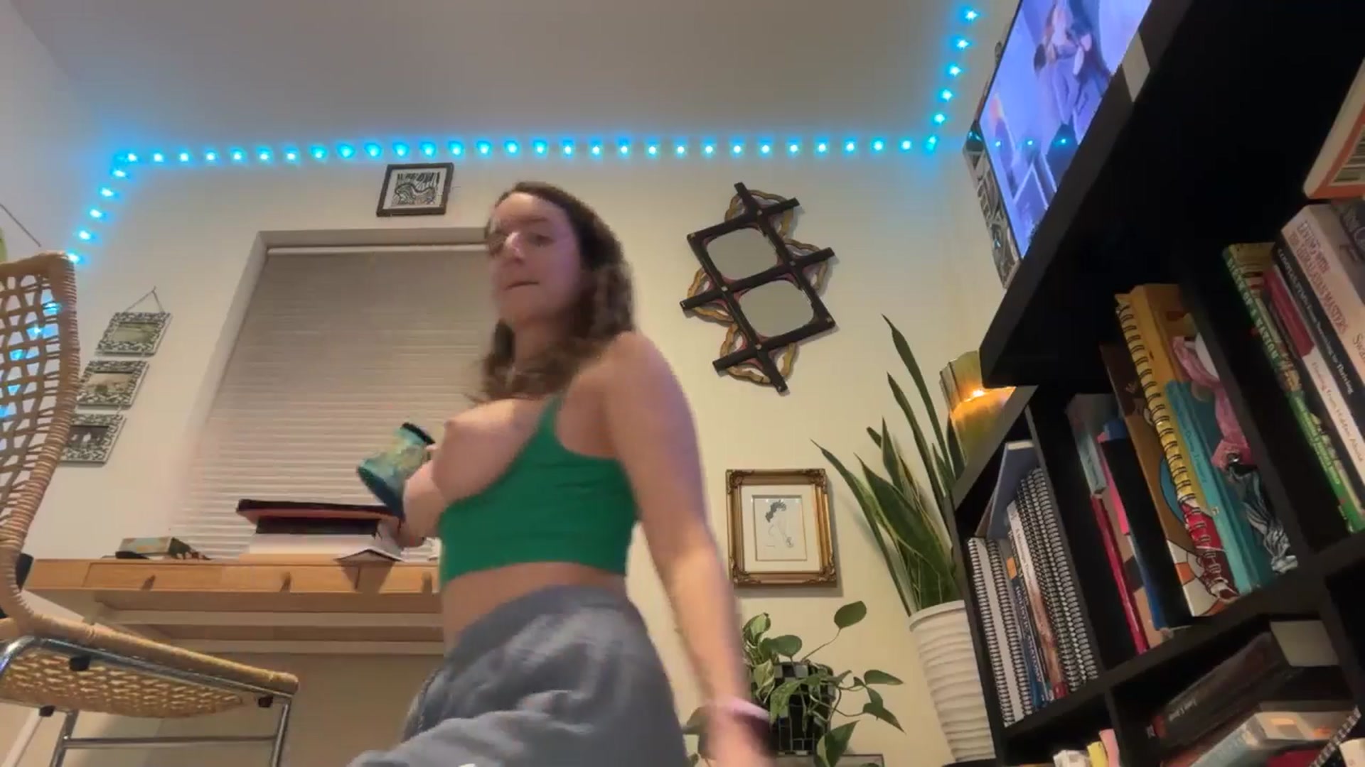Gallery image thumbnail from EmmalineLime's myfreecams stream on, 03/05/2026, 06:25 image 17 of 20