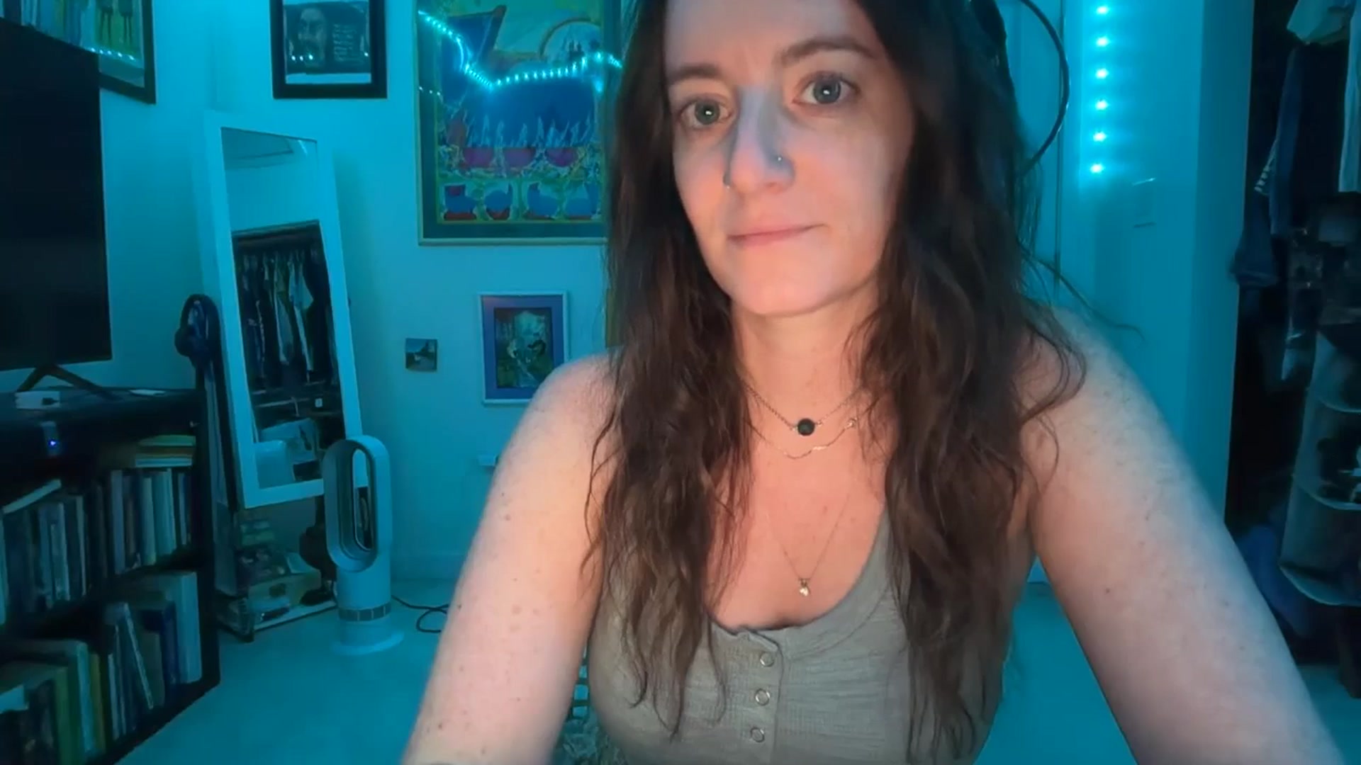Gallery image thumbnail from EmmalineLime's myfreecams stream on, 03/06/2026, 24:20 image 7 of 20
