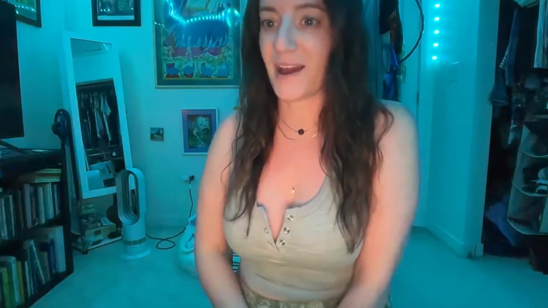 Gallery image thumbnail from EmmalineLime's myfreecams stream on, 03/06/2026, 24:20 image 19 of 20