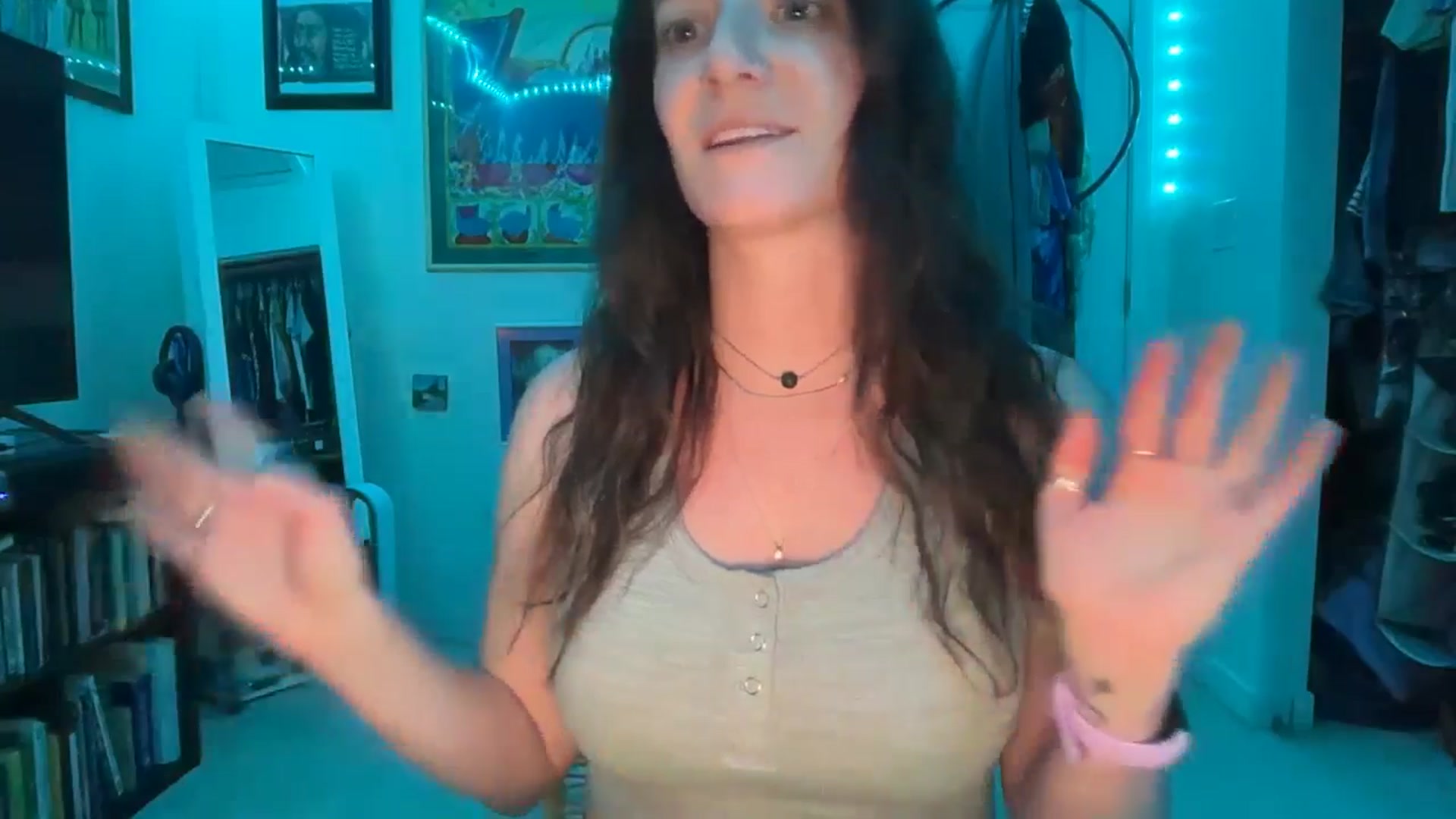 Gallery image thumbnail from EmmalineLime's myfreecams stream on, 03/06/2026, 24:20 image 13 of 20