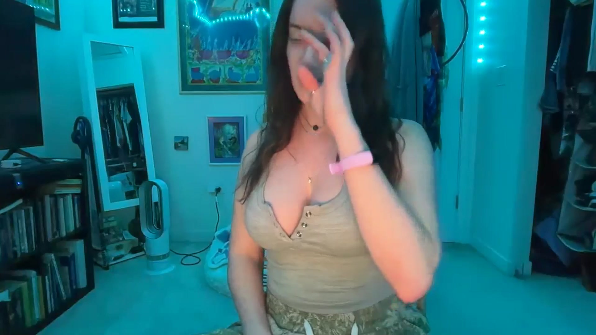 Gallery image thumbnail from EmmalineLime's myfreecams stream on, 03/06/2026, 02:53 image 3 of 20