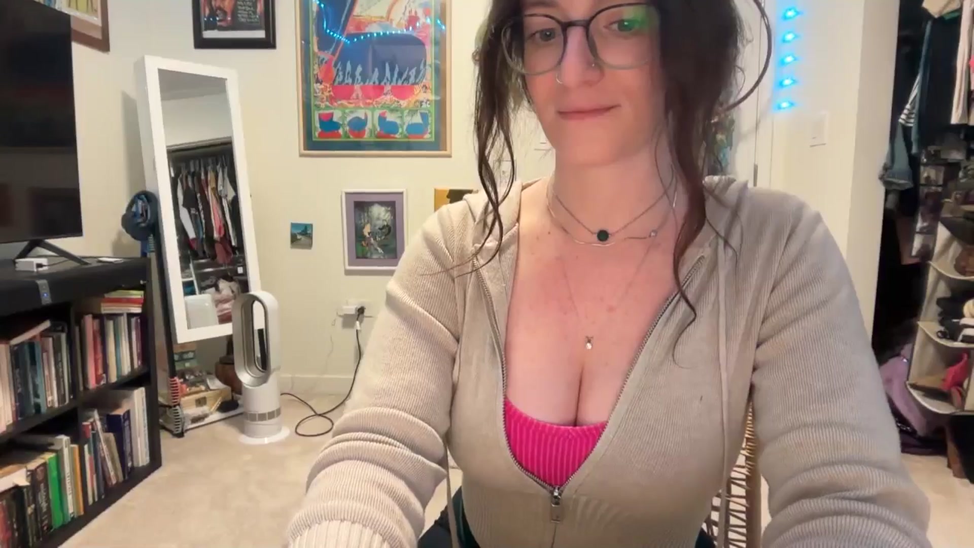 Gallery image thumbnail from EmmalineLime's myfreecams stream on, 03/08/2026, 05:53 image 8 of 20