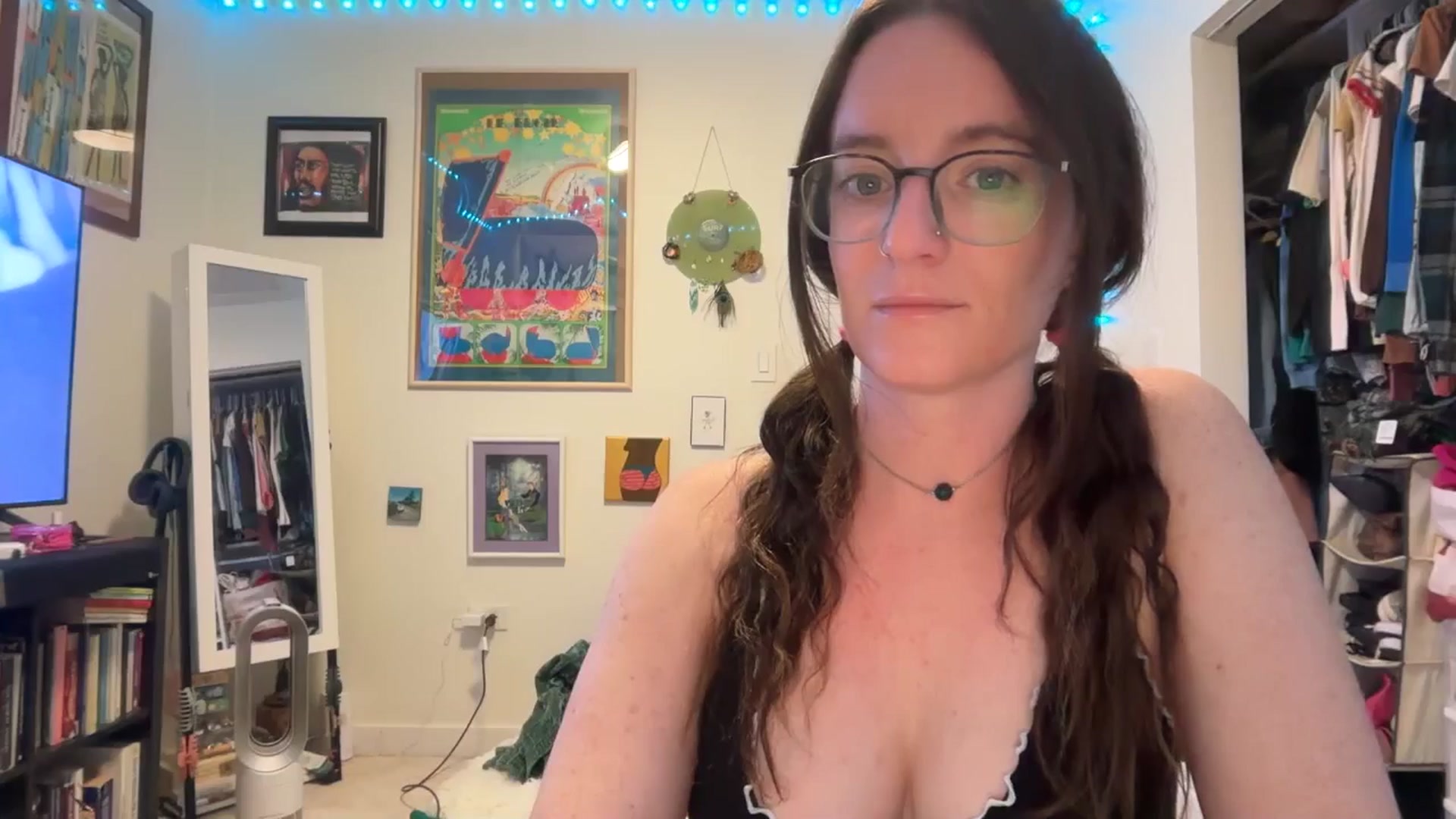 Gallery image thumbnail from EmmalineLime's myfreecams stream on, 03/23/2026, 04:09 image 3 of 20