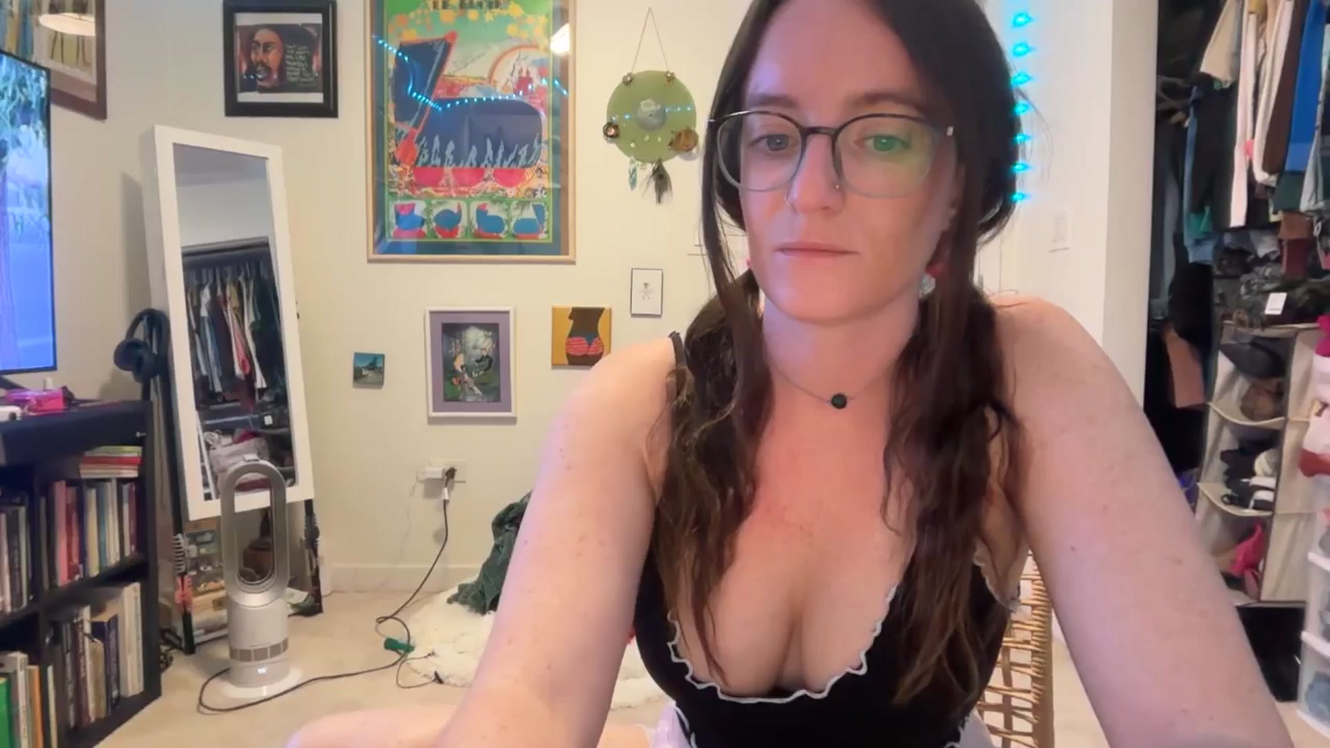 Gallery image thumbnail from EmmalineLime's myfreecams stream on, 03/23/2026, 04:09 image 1 of 20