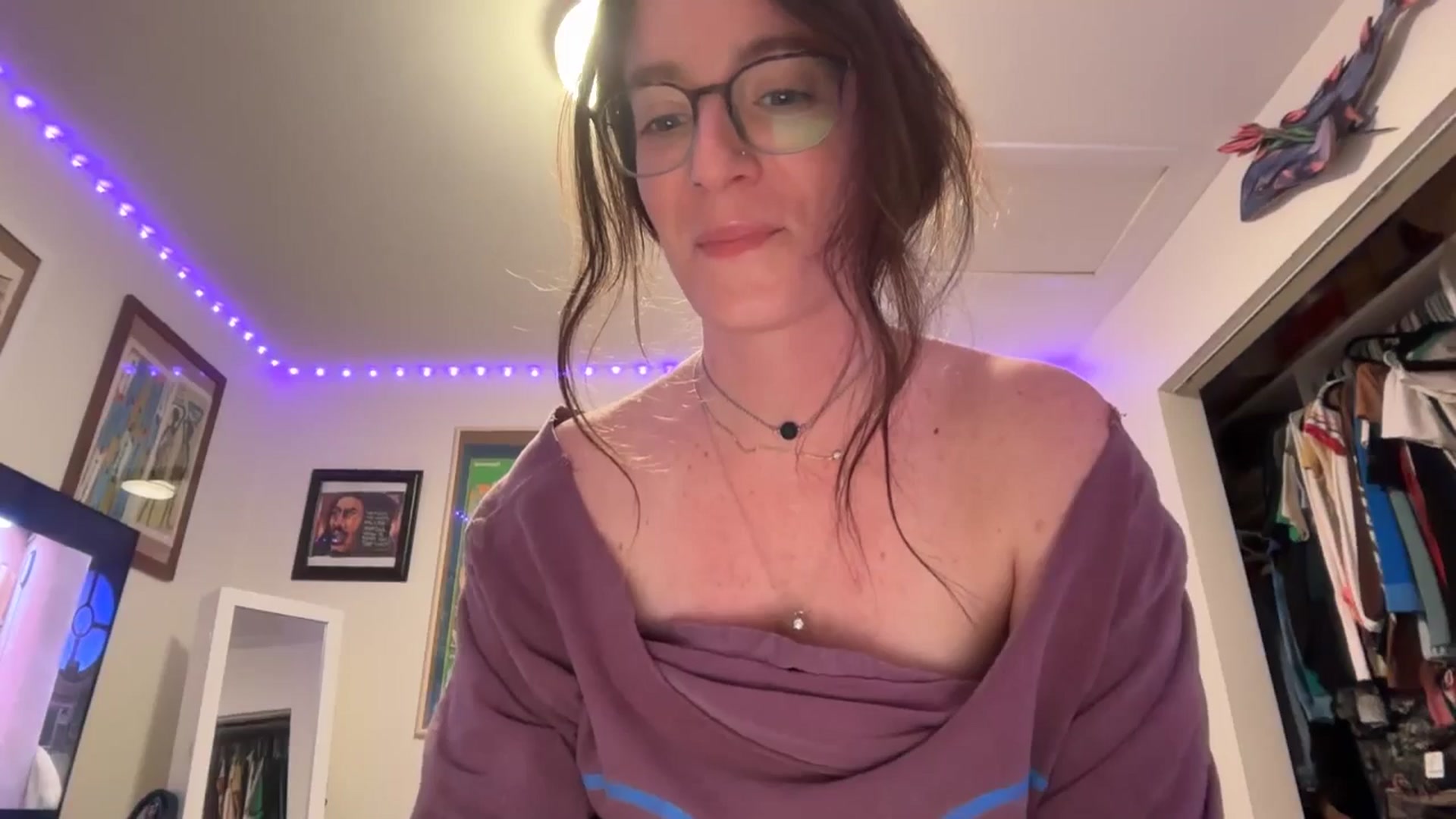 Gallery image thumbnail from EmmalineLime's myfreecams stream on, 03/28/2026, 24:34 image 10 of 20