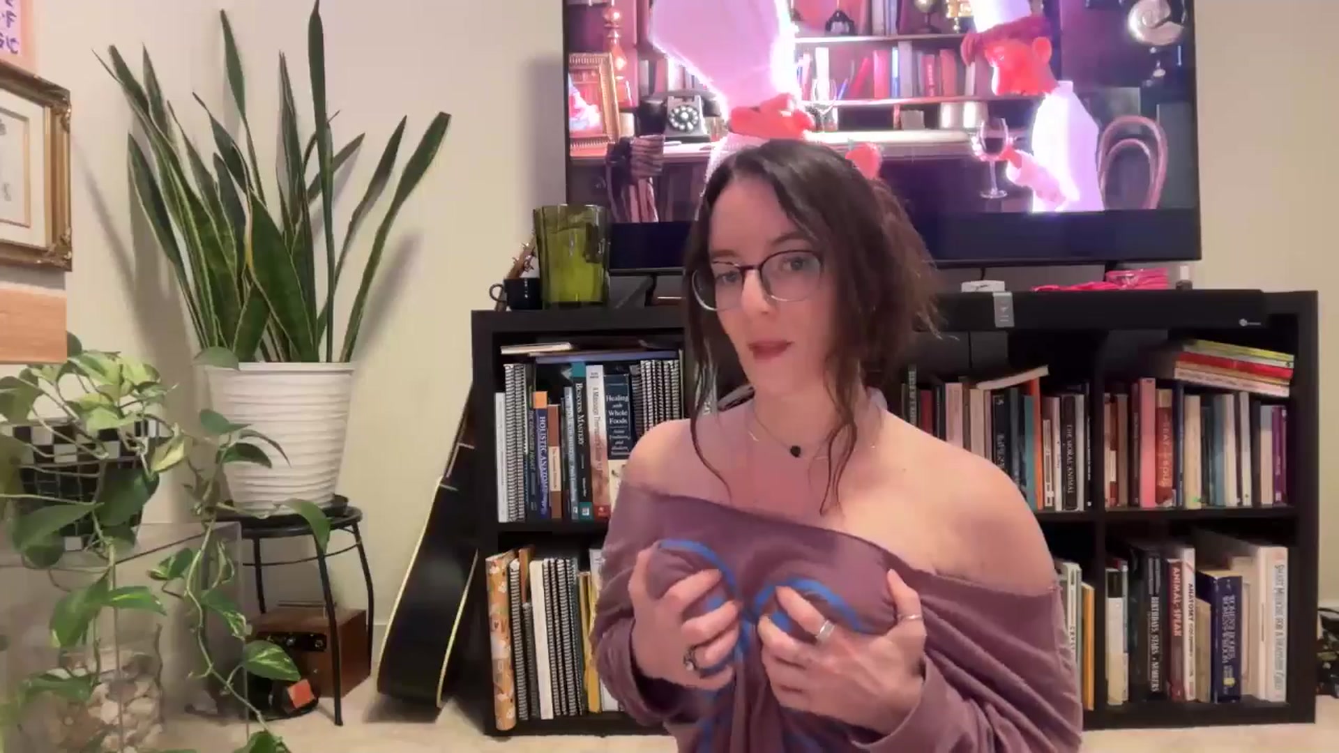Gallery image thumbnail from EmmalineLime's myfreecams stream on, 03/28/2026, 24:34 image 18 of 20