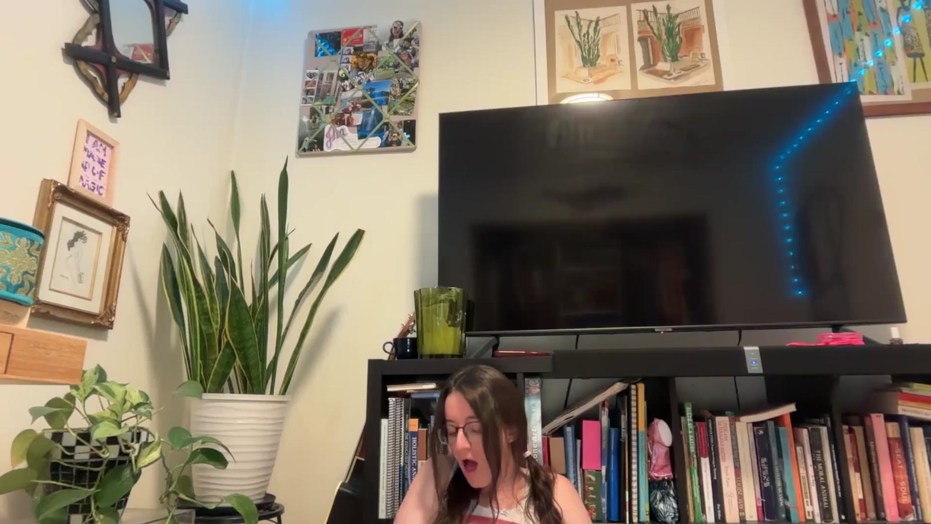 Gallery image thumbnail from EmmalineLime's myfreecams stream on, 04/01/2026, 04:59 image 15 of 20