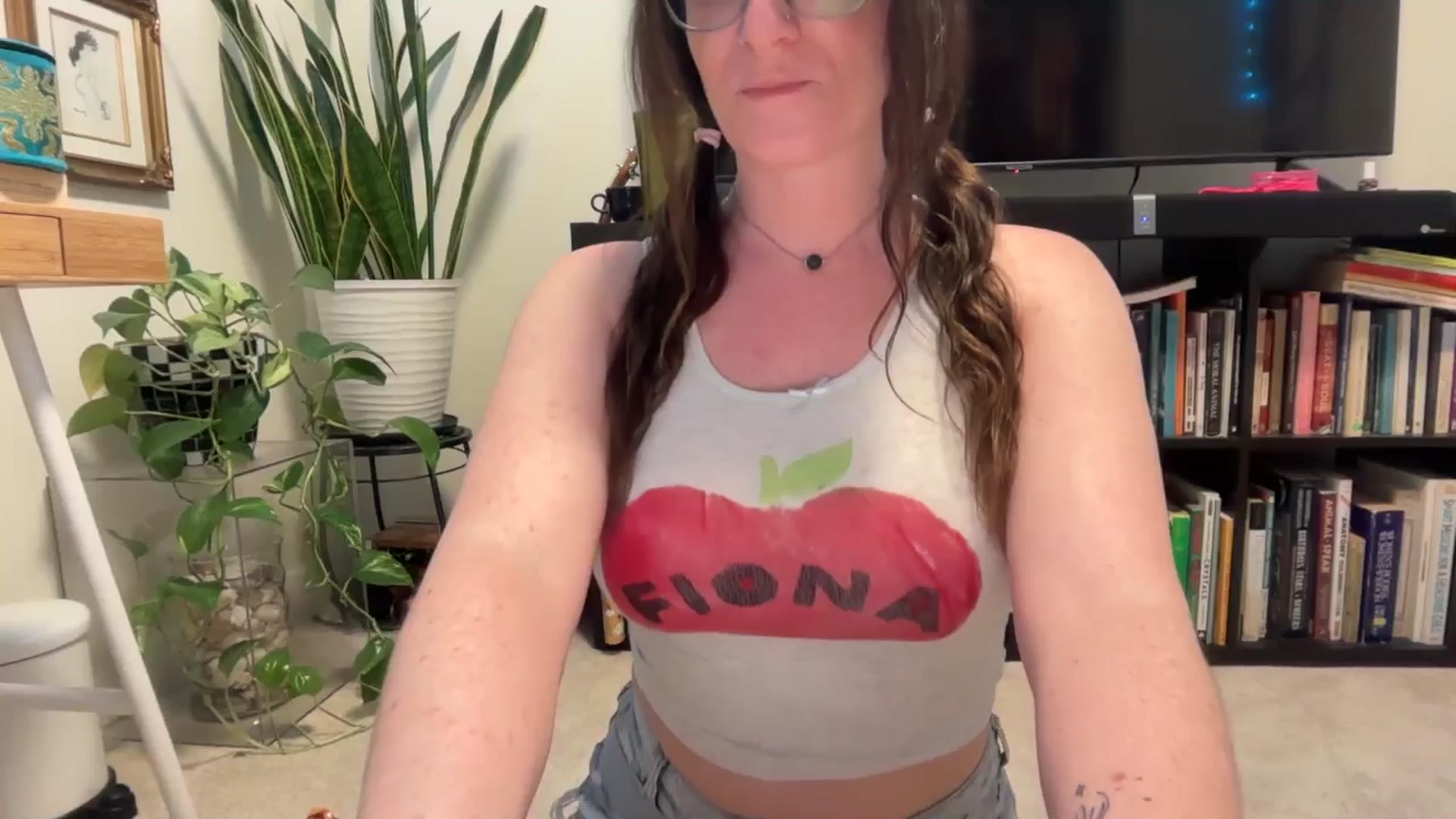 Gallery image thumbnail from EmmalineLime's myfreecams stream on, 04/01/2026, 04:59 image 13 of 20