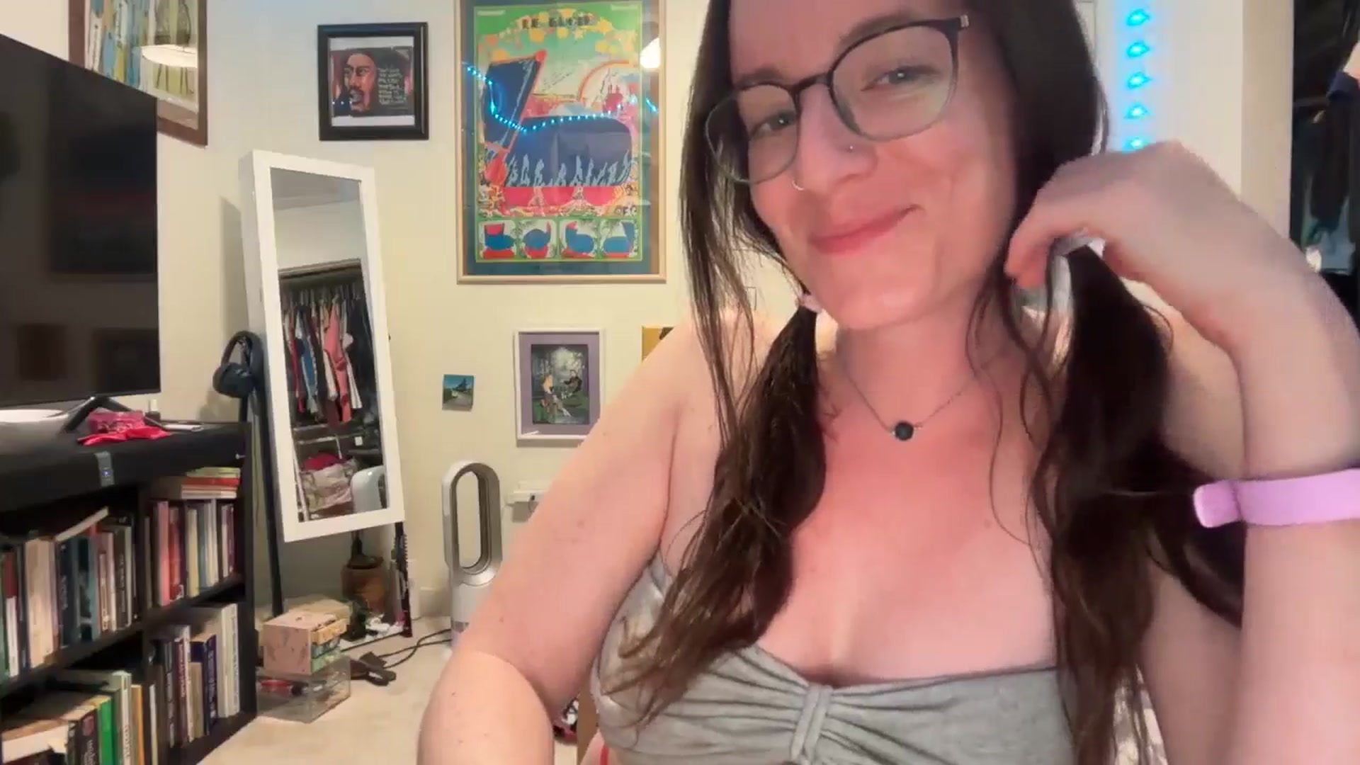 Gallery image thumbnail from EmmalineLime's myfreecams stream on, 04/01/2026, 07:53 image 7 of 20