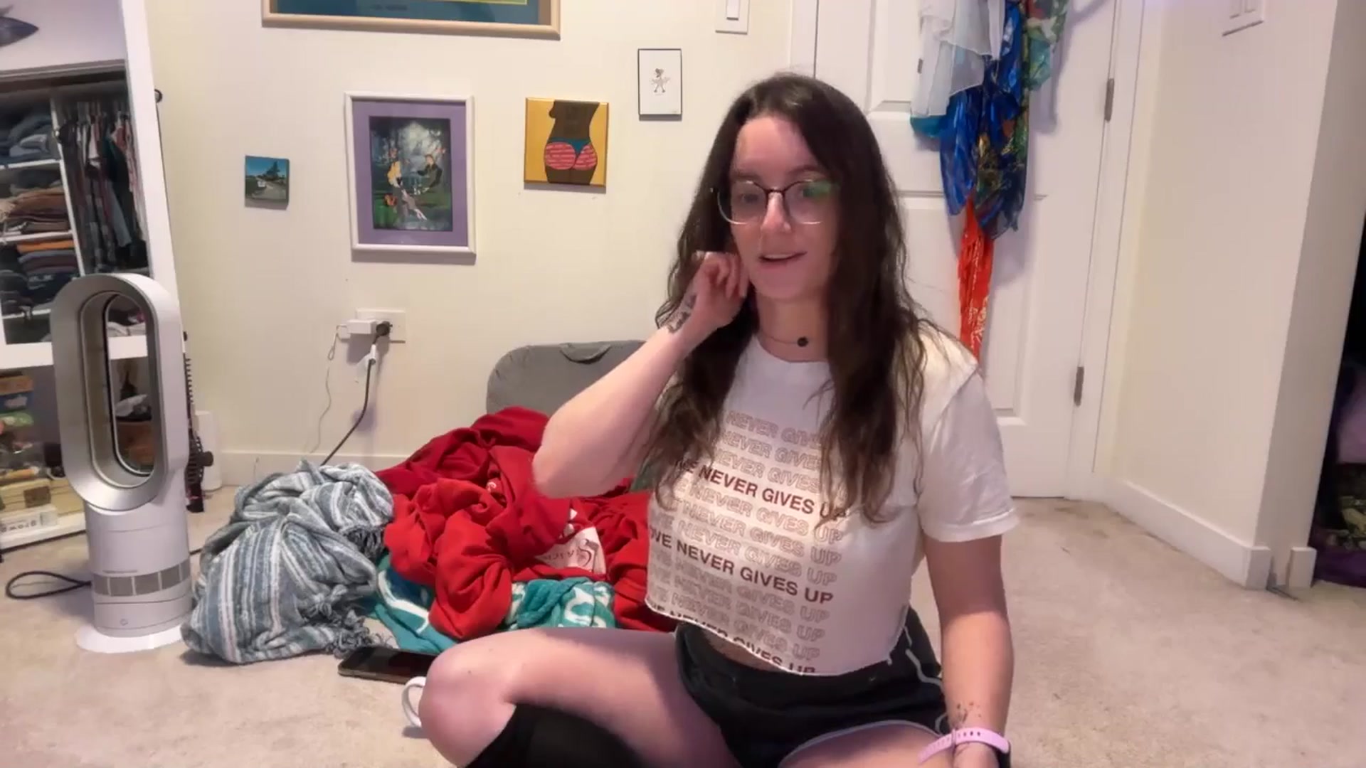 Gallery image thumbnail from EmmalineLime's myfreecams stream on, 04/16/2026, 03:41 image 15 of 20
