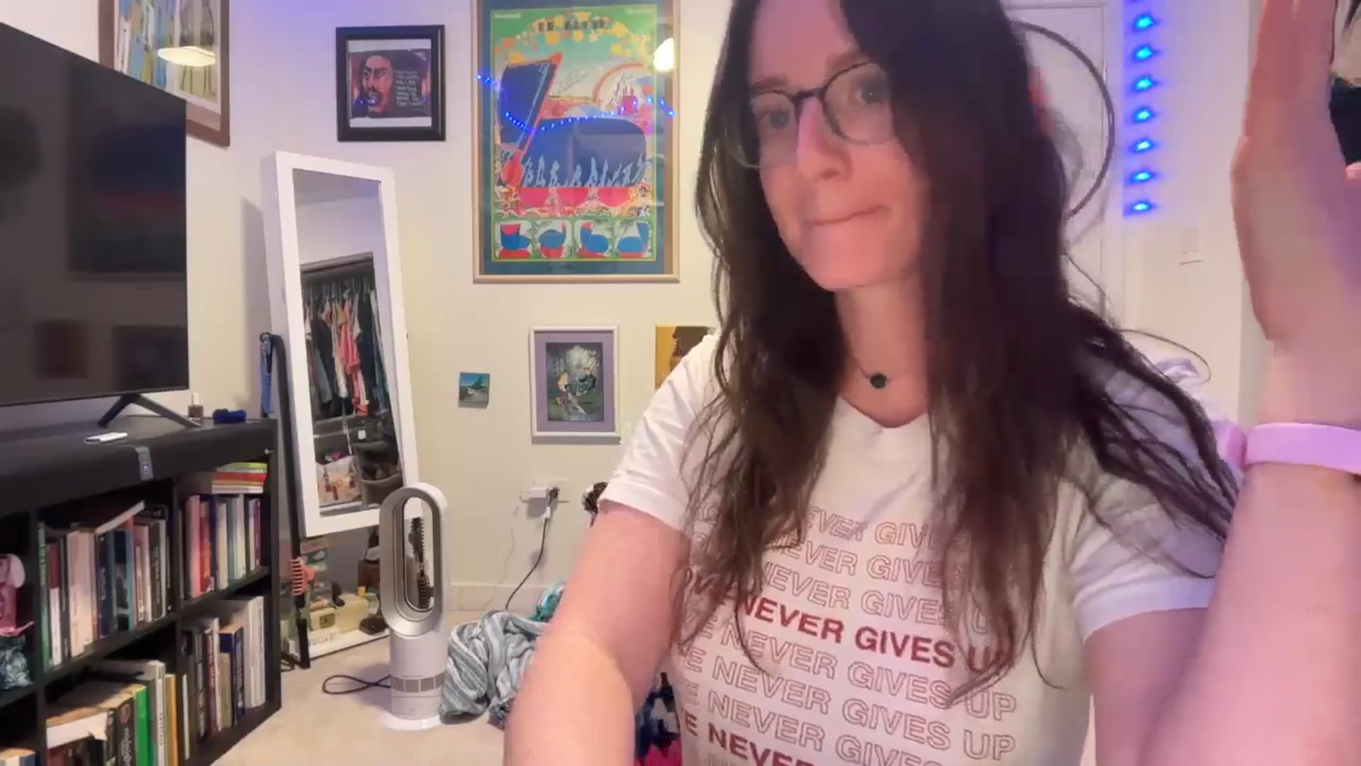 Gallery image thumbnail from EmmalineLime's myfreecams stream on, 04/16/2026, 06:32 image 6 of 20