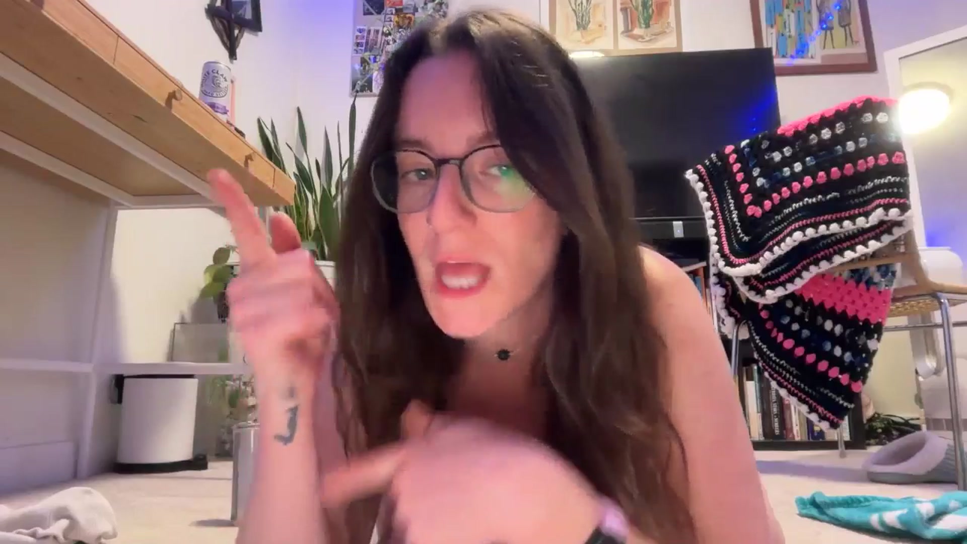 Gallery image thumbnail from EmmalineLime's myfreecams stream on, 04/19/2026, 07:28 image 16 of 20