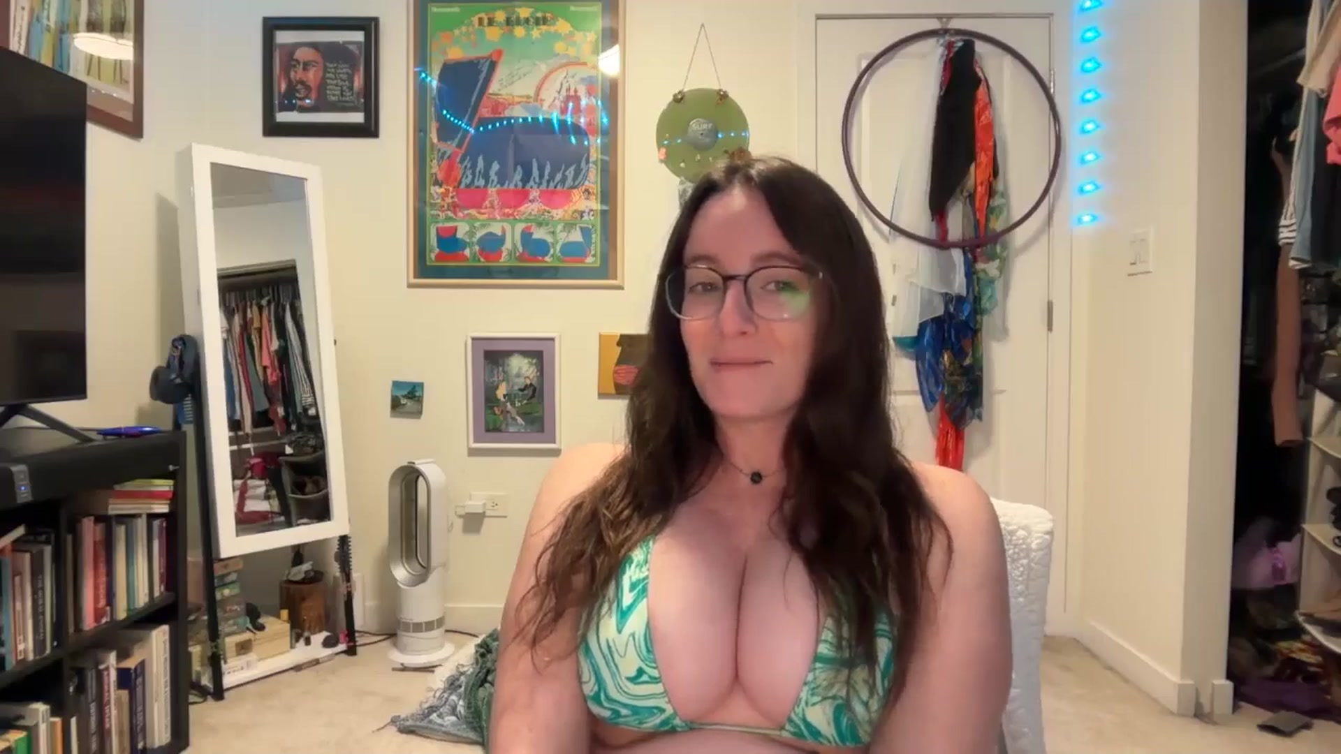 Gallery image thumbnail from EmmalineLime's myfreecams stream on, 05/01/2026, 05:55 image 8 of 20