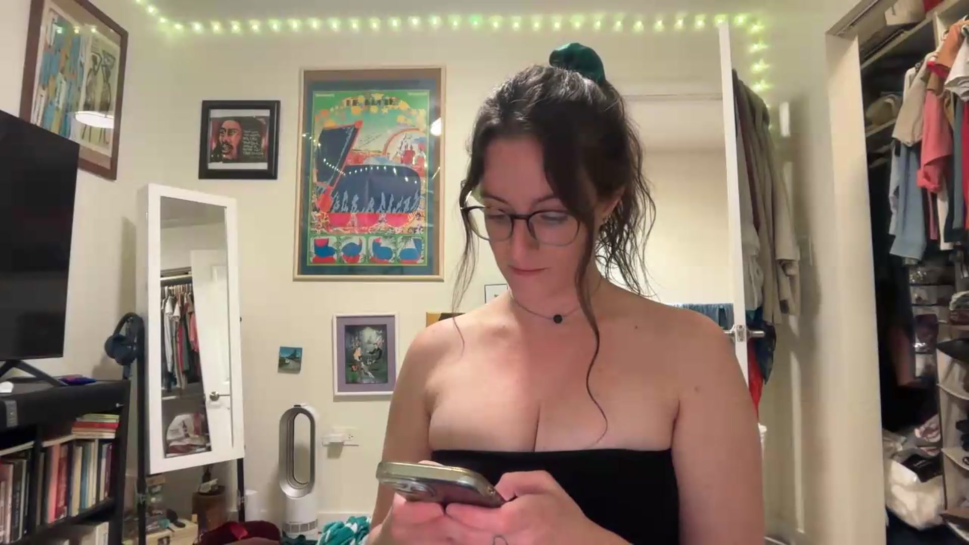 Gallery image thumbnail from EmmalineLime's myfreecams stream on, 05/24/2026, 07:20 image 12 of 20