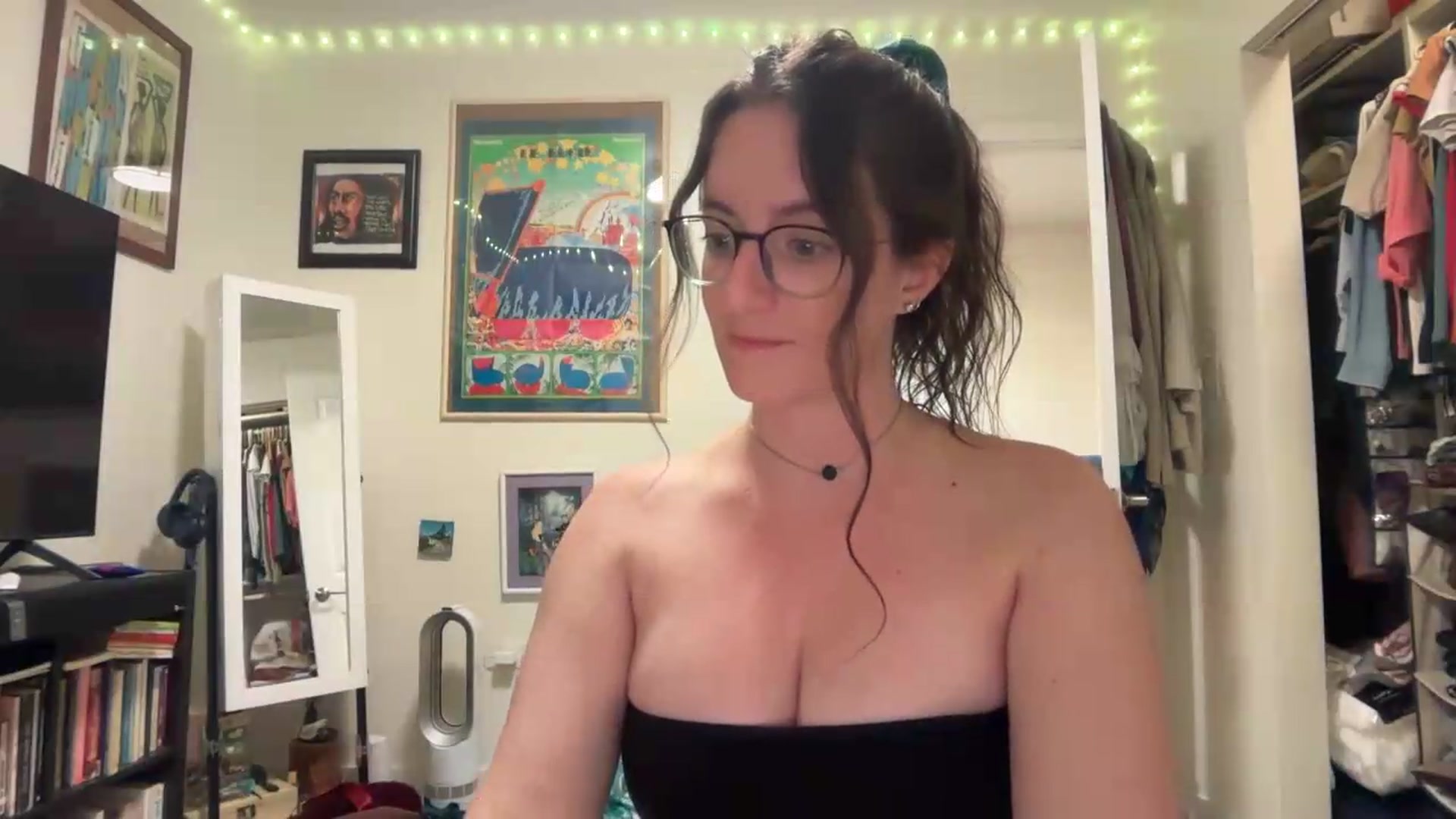Gallery image thumbnail from EmmalineLime's myfreecams stream on, 05/24/2026, 07:20 image 11 of 20