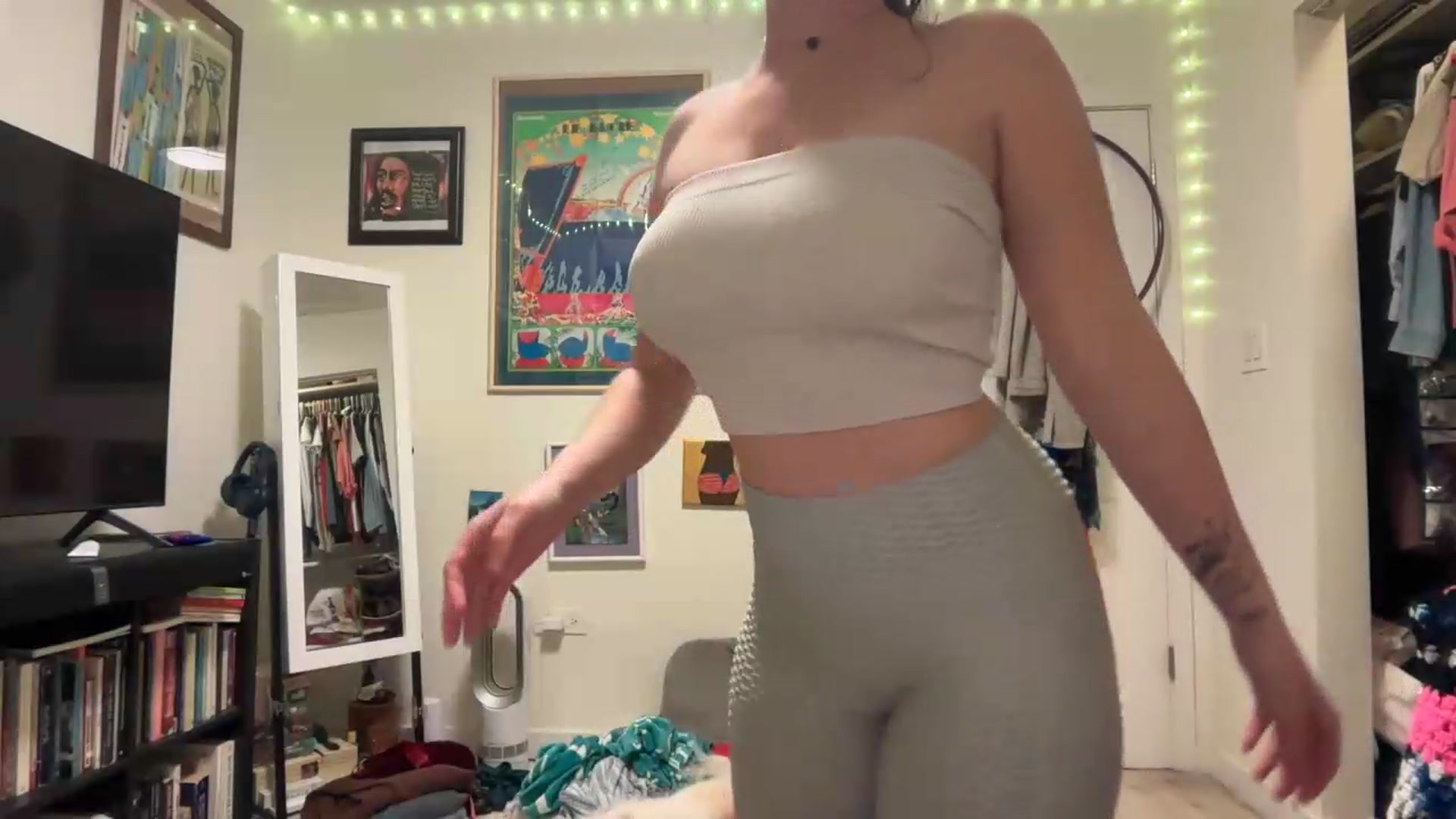 Gallery image thumbnail from EmmalineLime's myfreecams stream on, 05/24/2026, 07:33 image 12 of 20