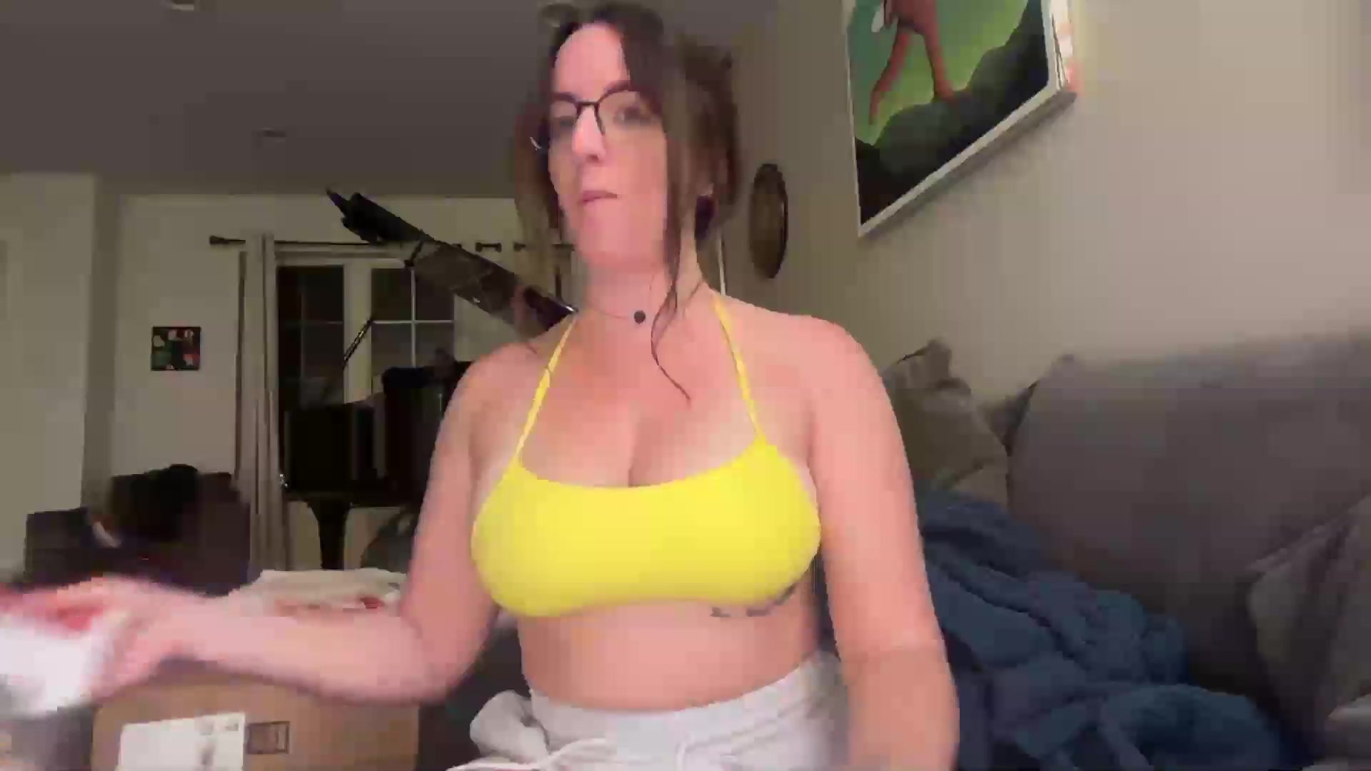 Gallery image thumbnail from EmmalineLime's myfreecams stream on, 08/26/2026, 02:08 image 15 of 20