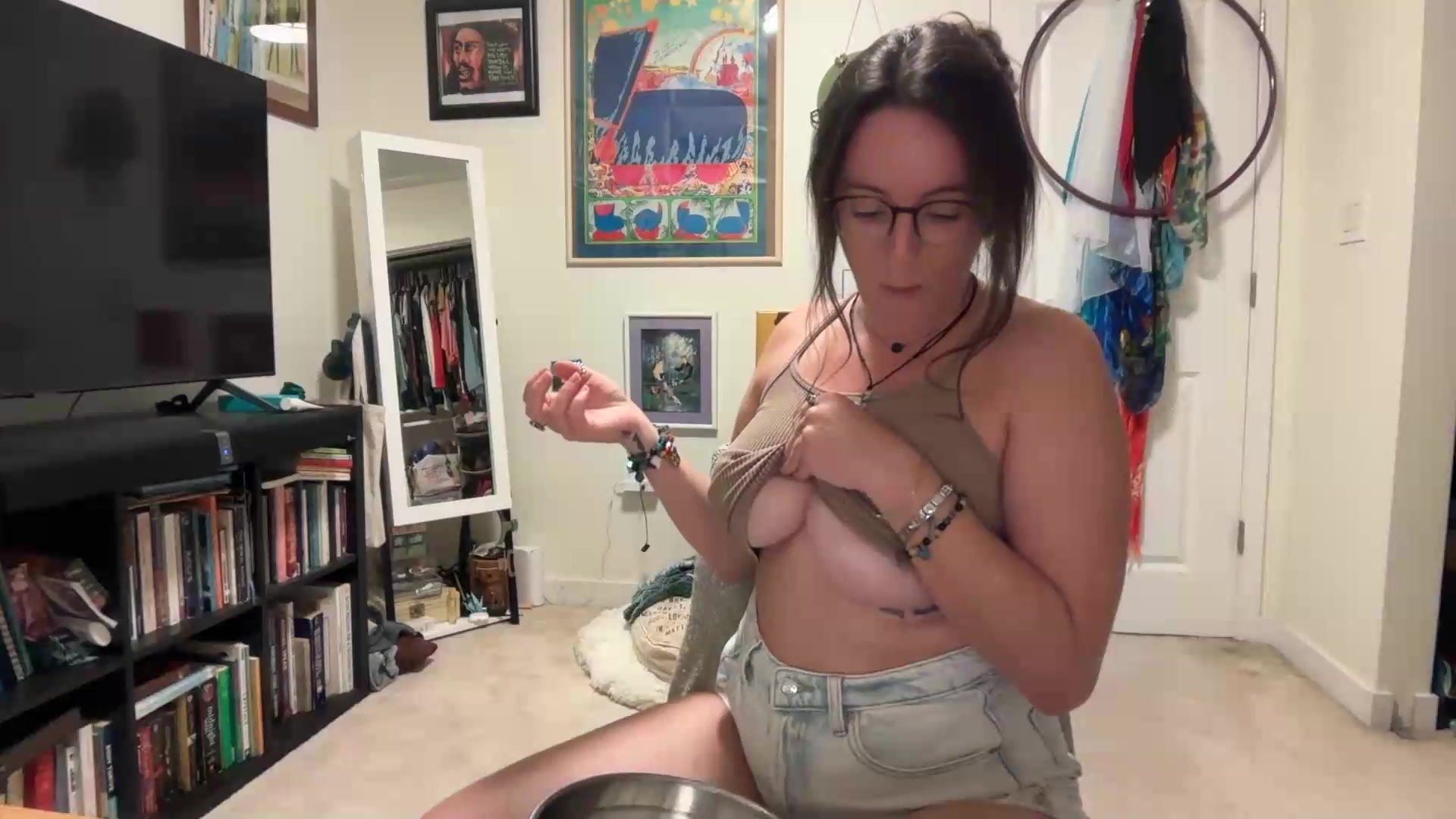 Gallery image thumbnail from EmmalineLime's myfreecams stream on, 08/27/2026, 03:59 image 5 of 20
