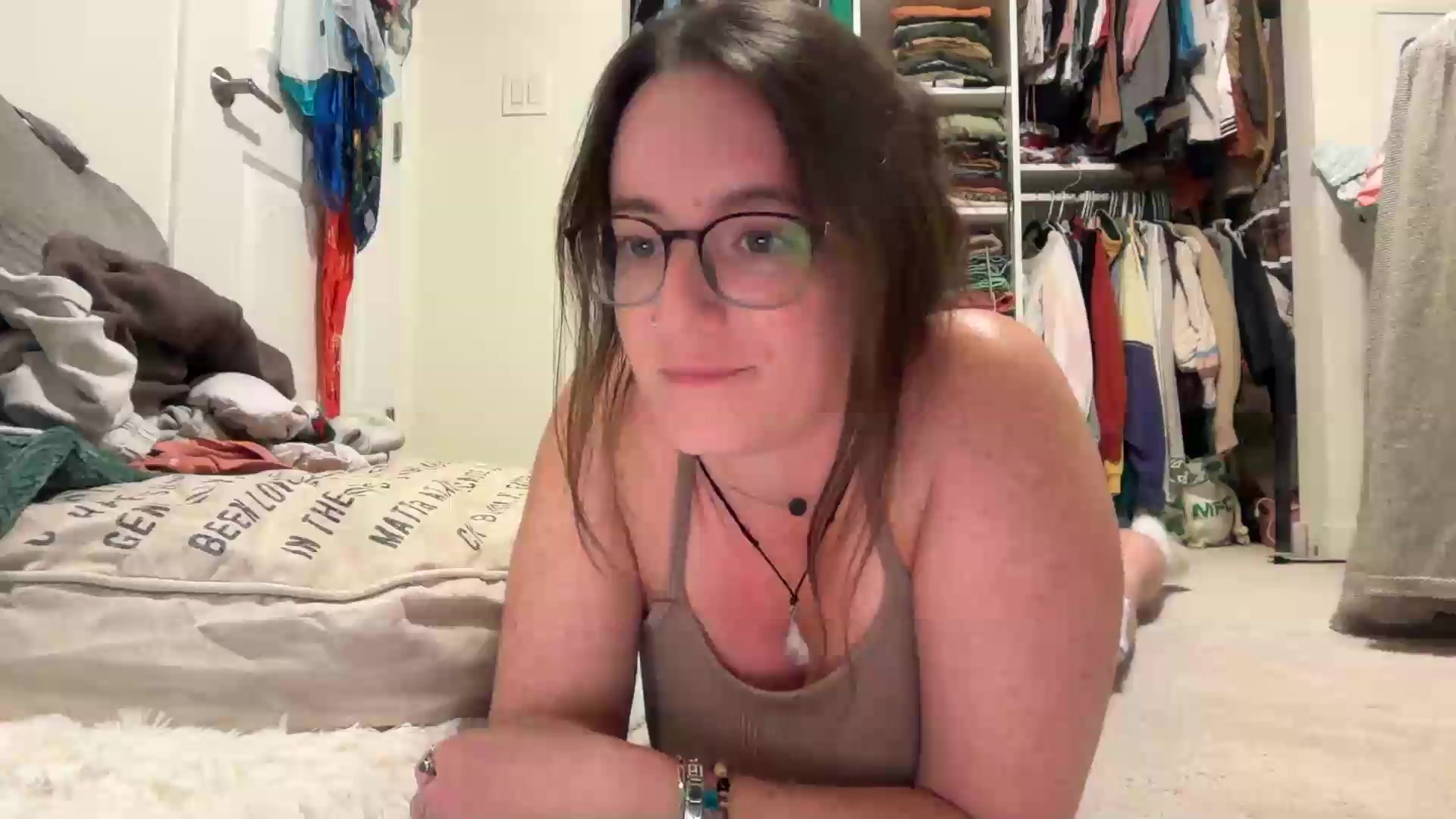Gallery image thumbnail from EmmalineLime's myfreecams stream on, 08/27/2026, 03:59 image 9 of 20