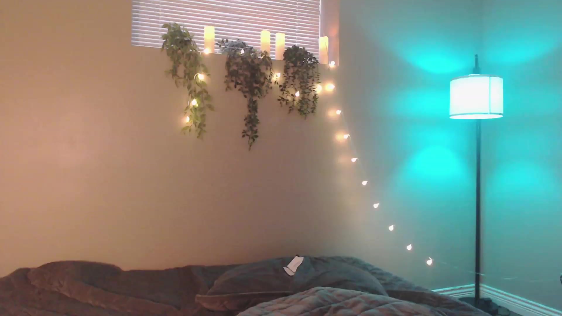 Gallery image thumbnail from Emmalovesit's myfreecams stream on, 03/21/2023, 19:08 image 13 of 20