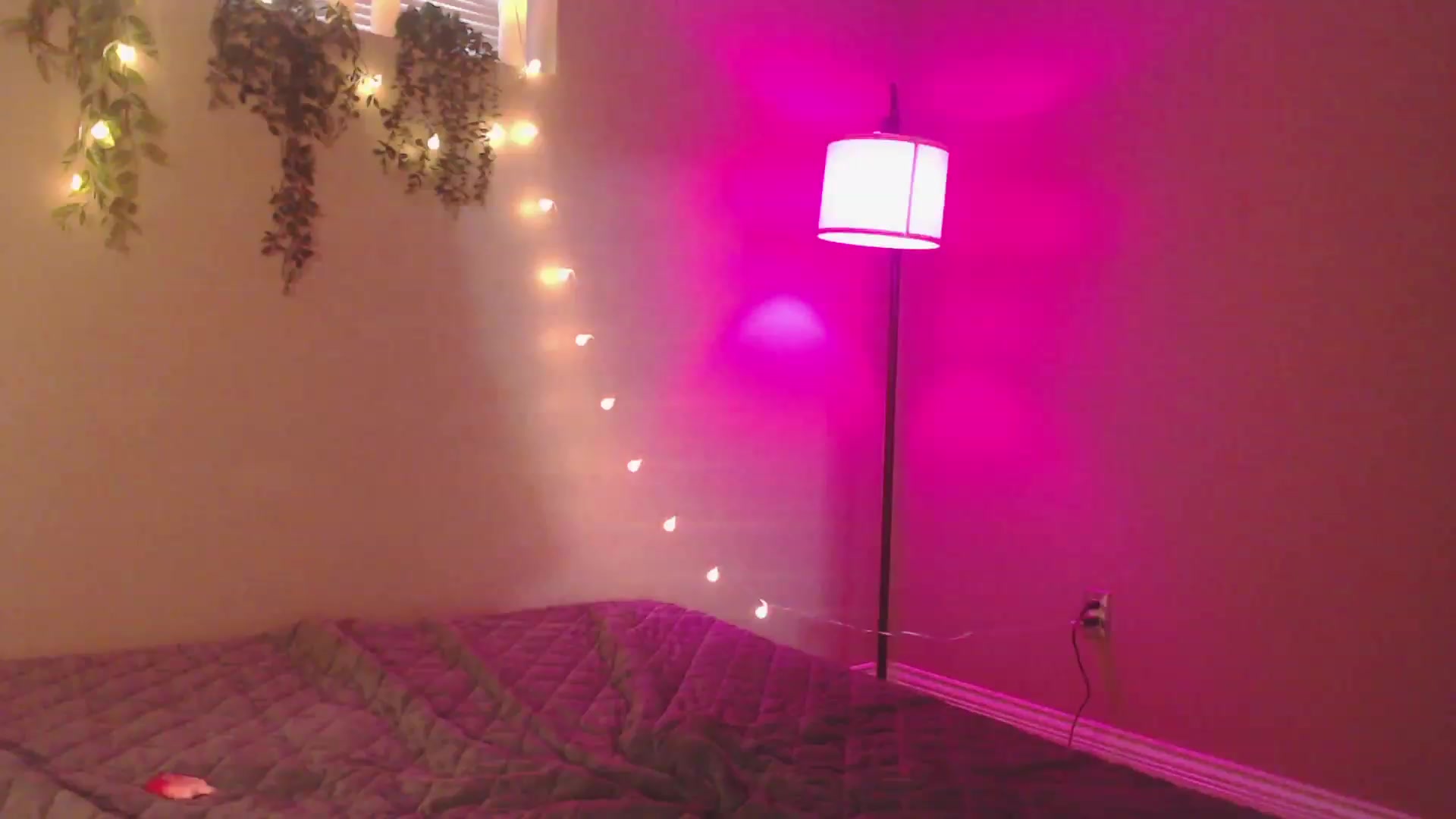 Gallery image thumbnail from Emmalovesit's myfreecams stream on, 03/22/2023, 17:15 image 7 of 20