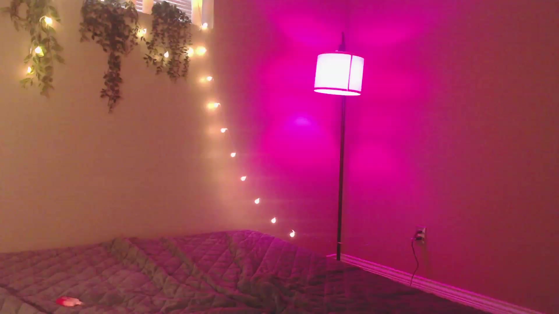 Gallery image thumbnail from Emmalovesit's myfreecams stream on, 03/22/2023, 17:15 image 6 of 20