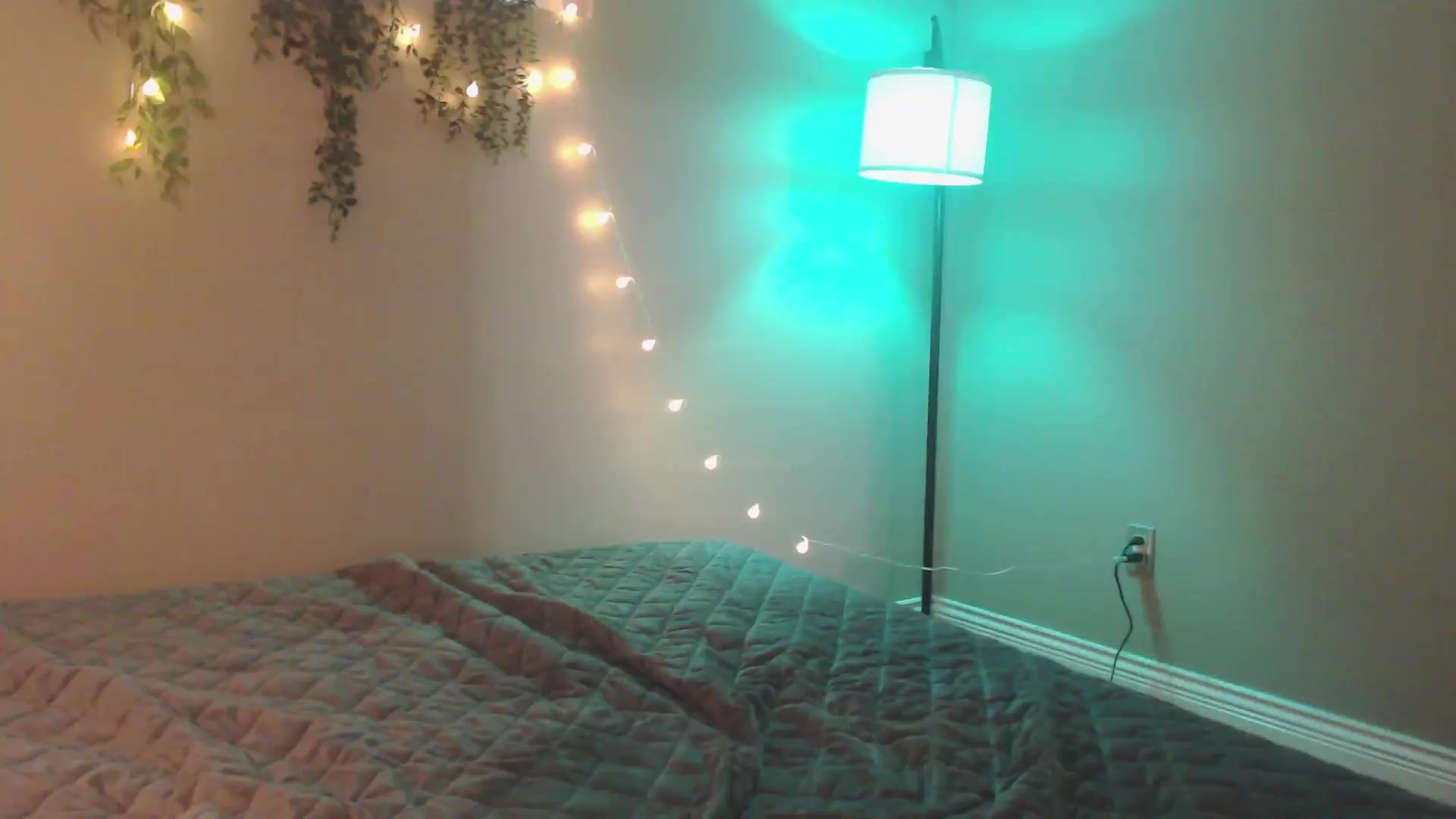 Gallery image thumbnail from Emmalovesit's myfreecams stream on, 03/22/2023, 17:15 image 17 of 20