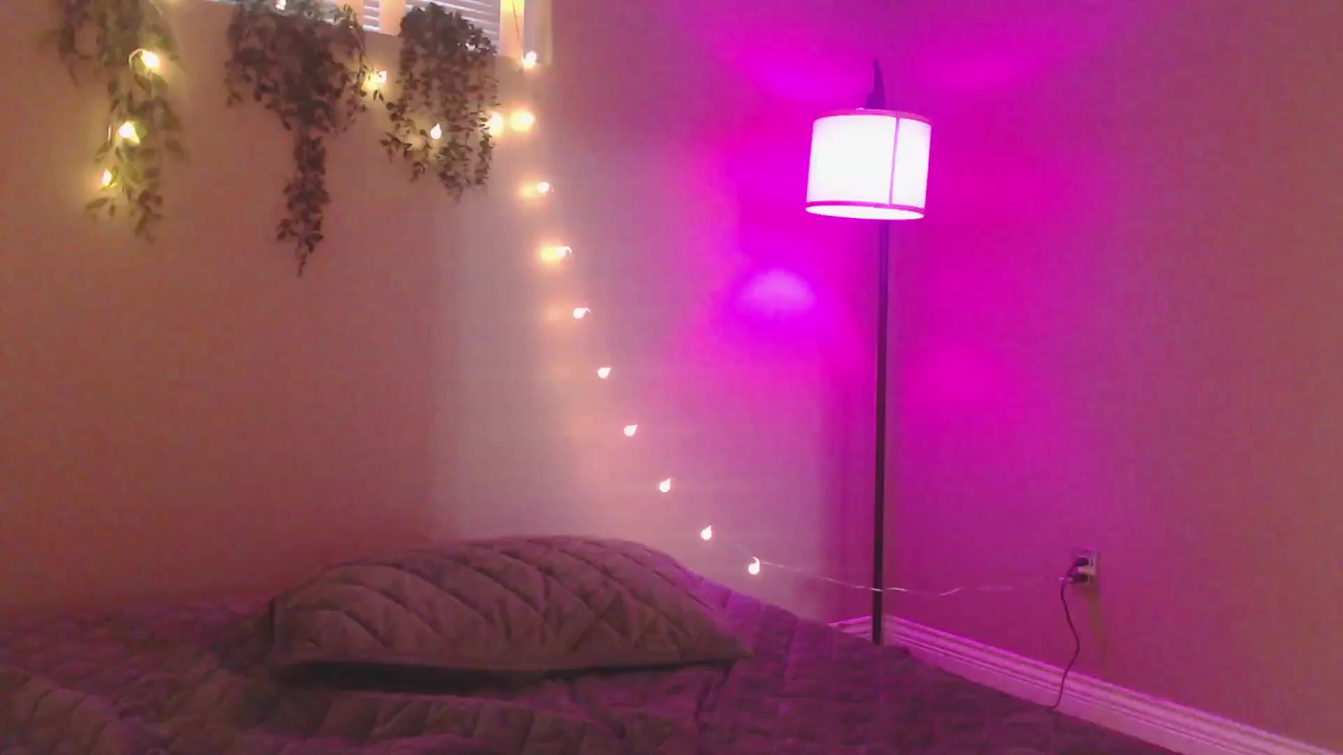 Gallery image thumbnail from Emmalovesit's myfreecams stream on, 03/22/2023, 18:46 image 2 of 20