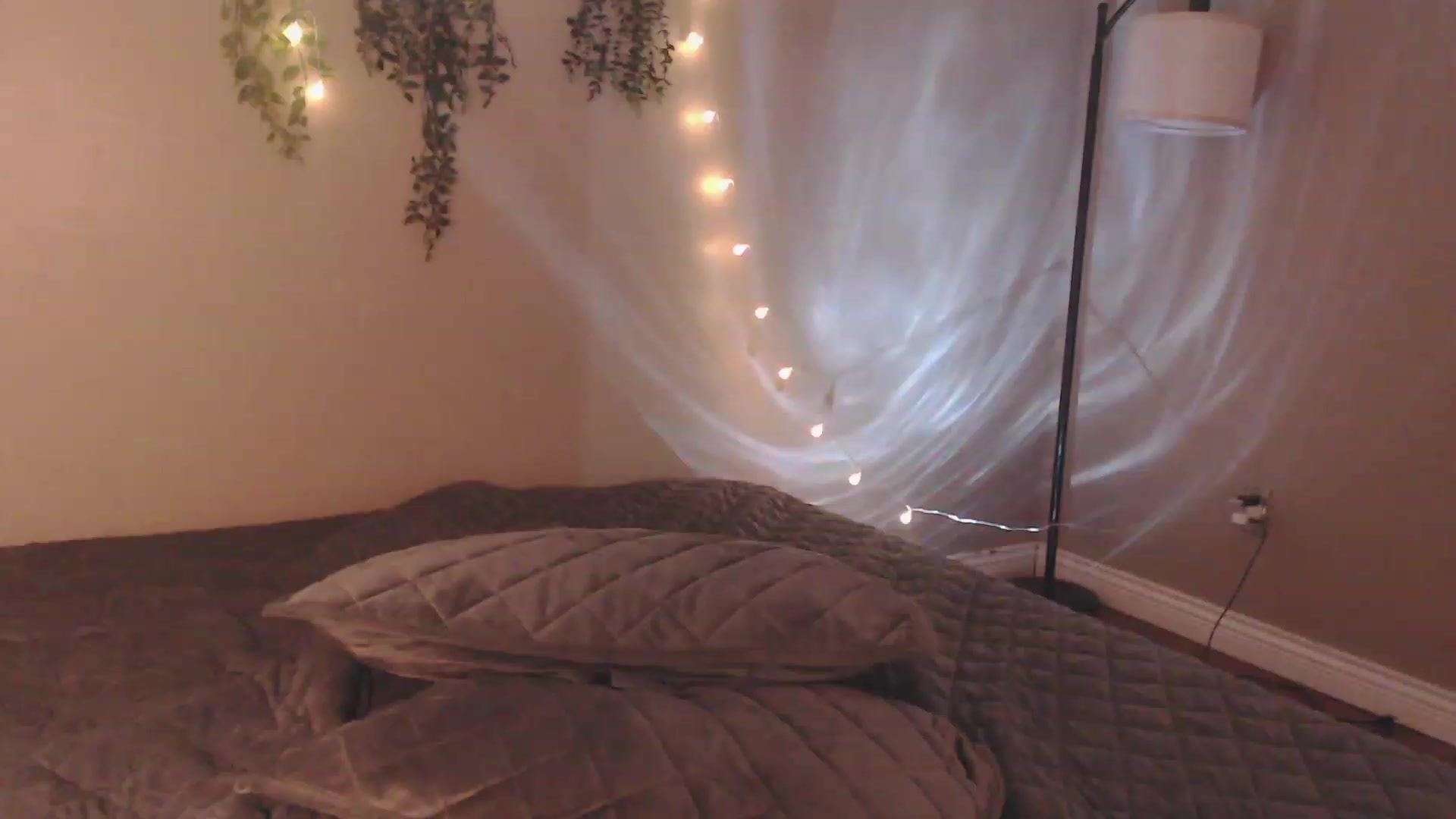 Gallery image thumbnail from Emmalovesit's myfreecams stream on, 03/28/2023, 16:53 image 3 of 20