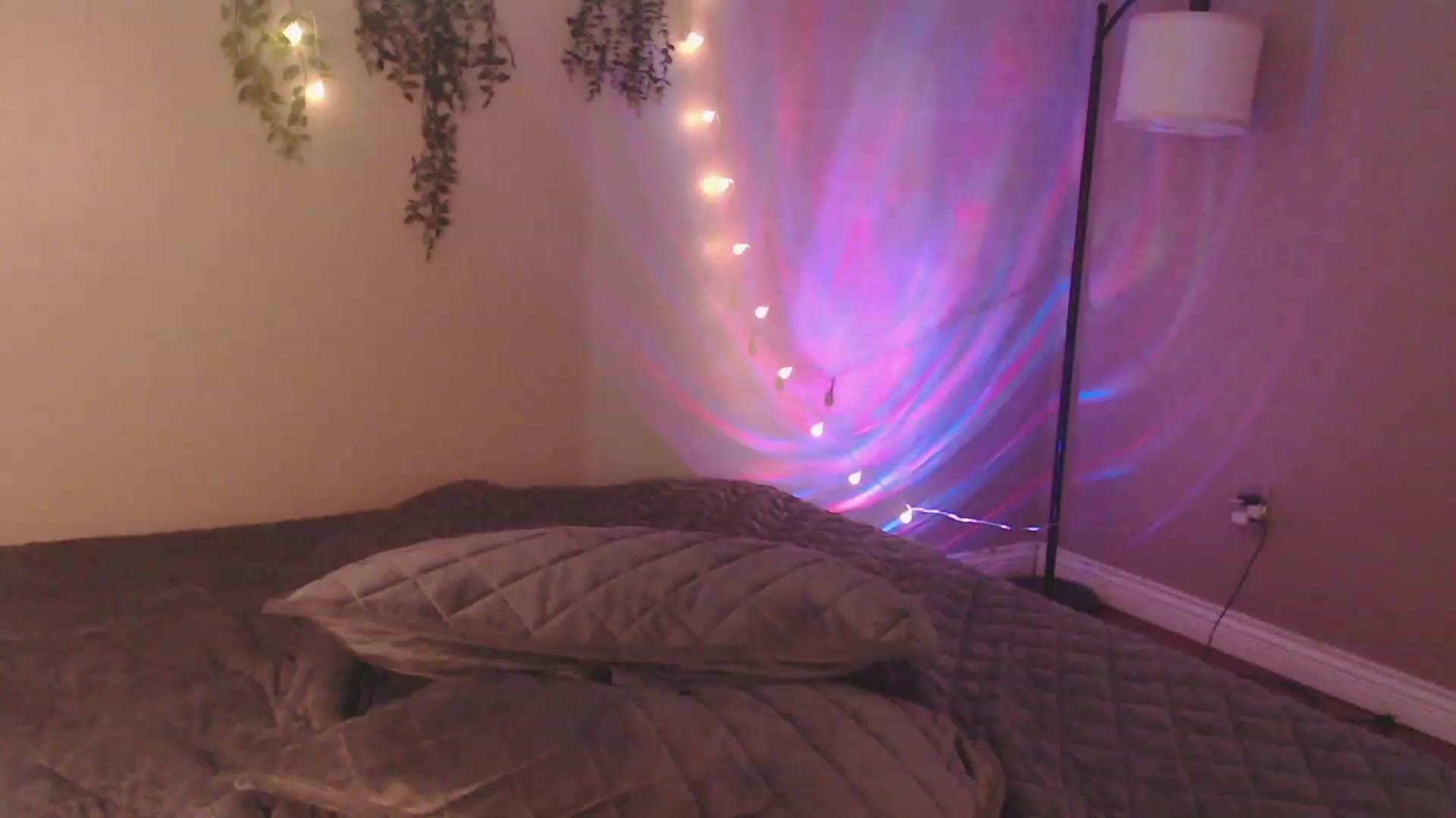 Gallery image thumbnail from Emmalovesit's myfreecams stream on, 03/28/2023, 16:53 image 4 of 20