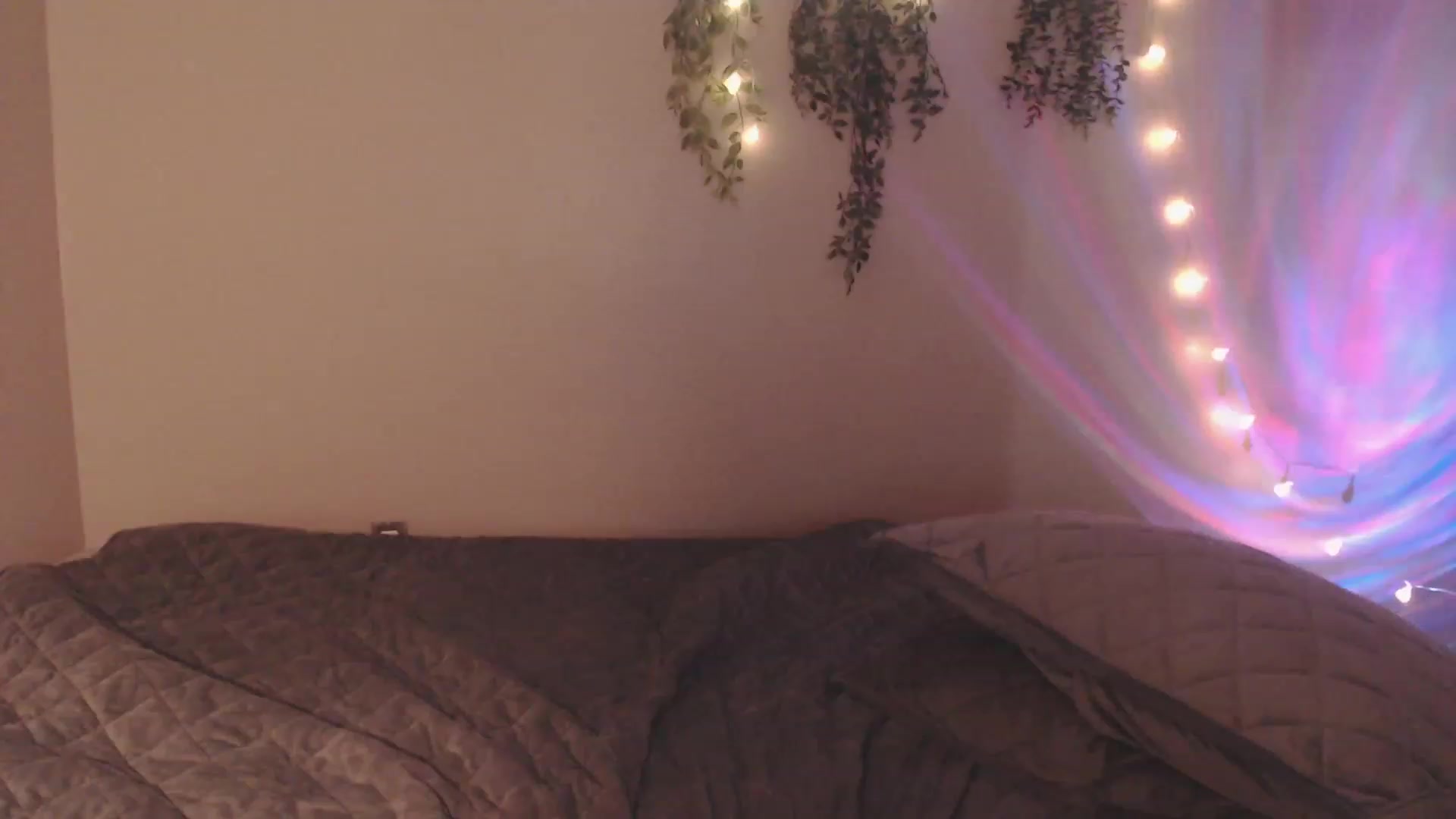 Gallery image thumbnail from Emmalovesit's myfreecams stream on, 03/28/2023, 16:53 image 17 of 20