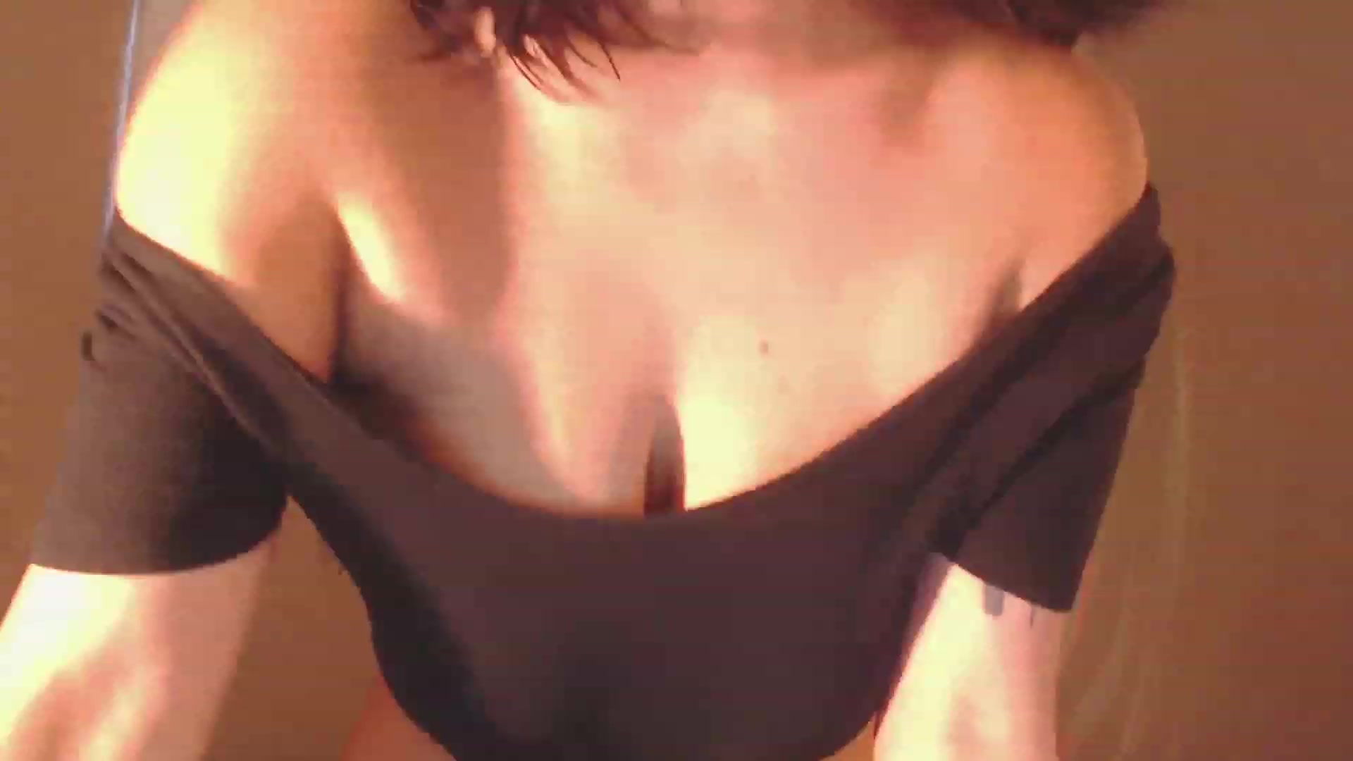 Gallery image thumbnail from Emmalovesit's myfreecams stream on, 03/28/2023, 19:08 image 7 of 20