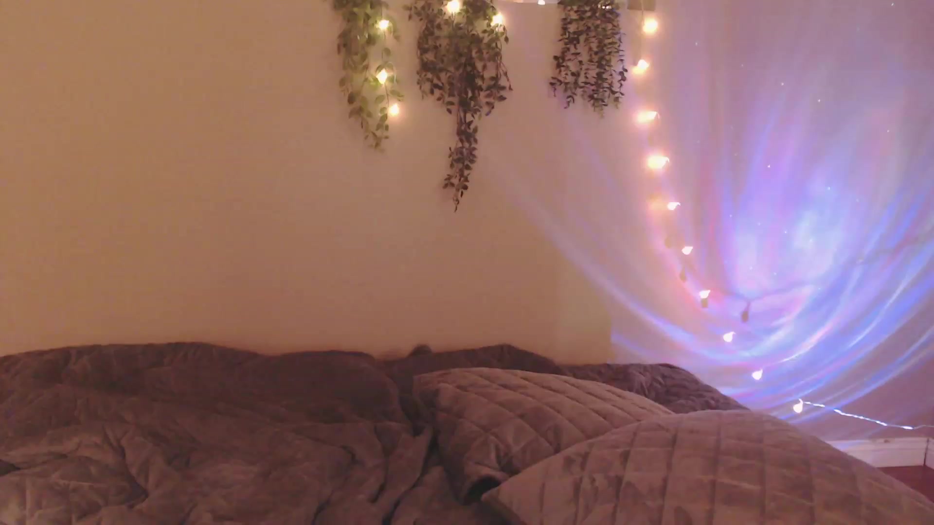 Gallery image thumbnail from Emmalovesit's myfreecams stream on, 03/28/2023, 19:08 image 18 of 20