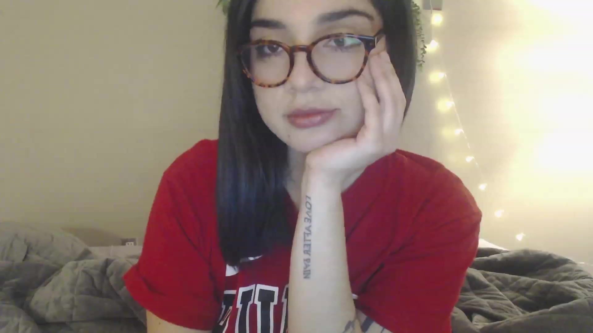 Gallery image thumbnail from Emmalovesit's myfreecams stream on, 04/06/2023, 19:24 image 1 of 20