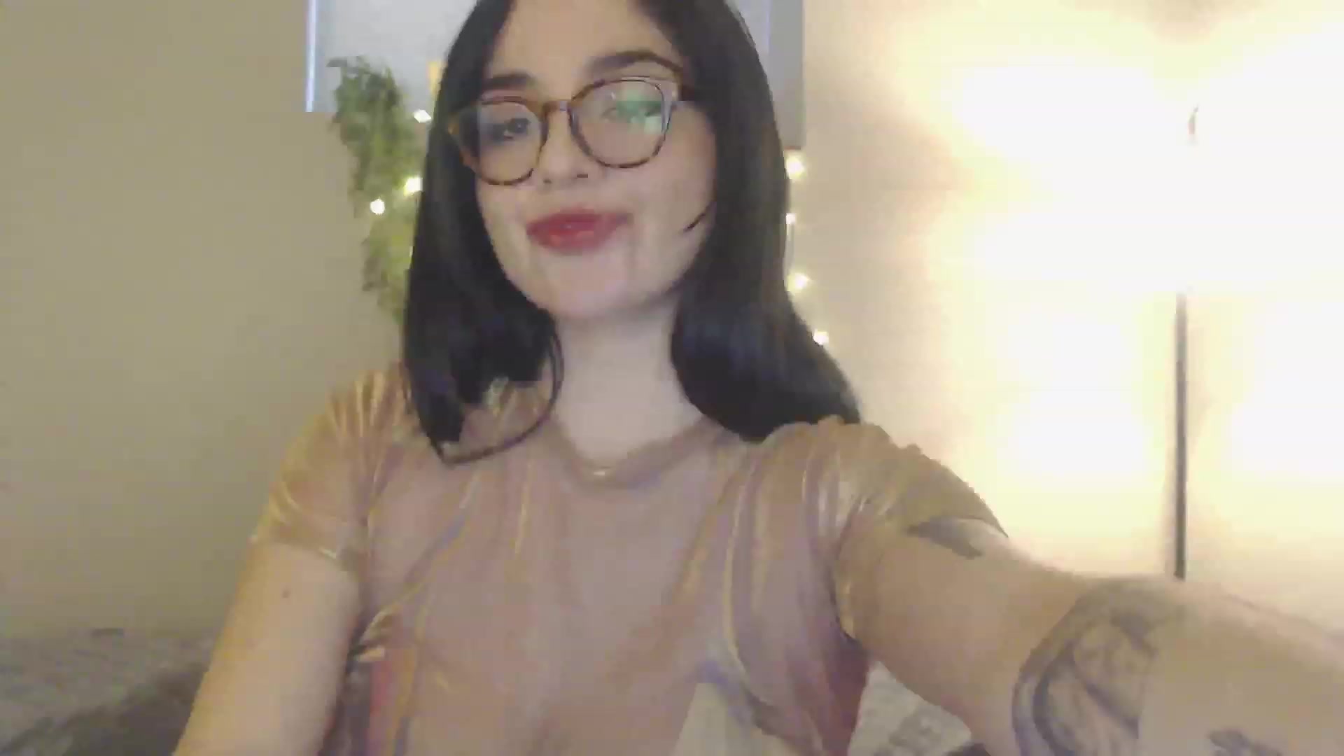 Gallery image thumbnail from Emmalovesit's myfreecams stream on, 04/06/2023, 19:24 image 8 of 20