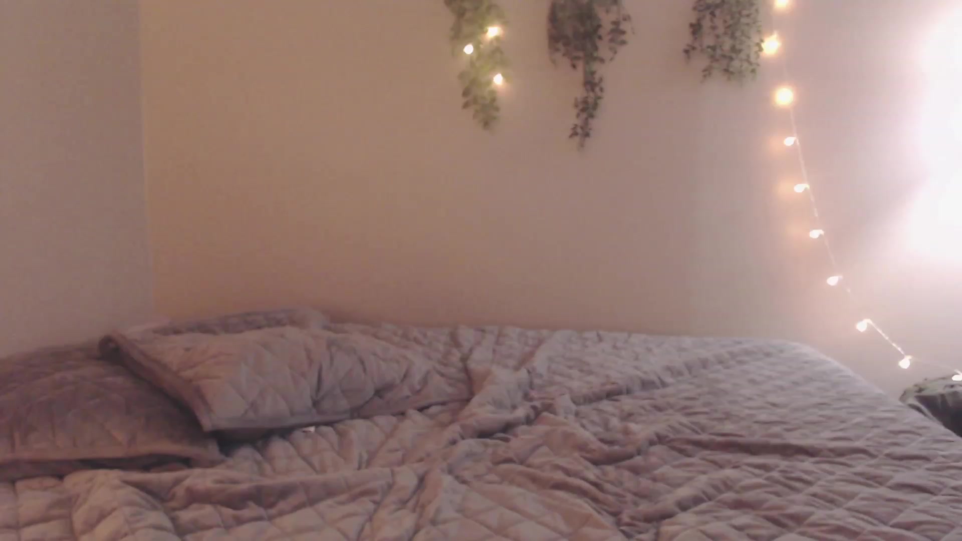 Gallery image thumbnail from Emmalovesit's myfreecams stream on, 04/16/2023, 18:51 image 4 of 20
