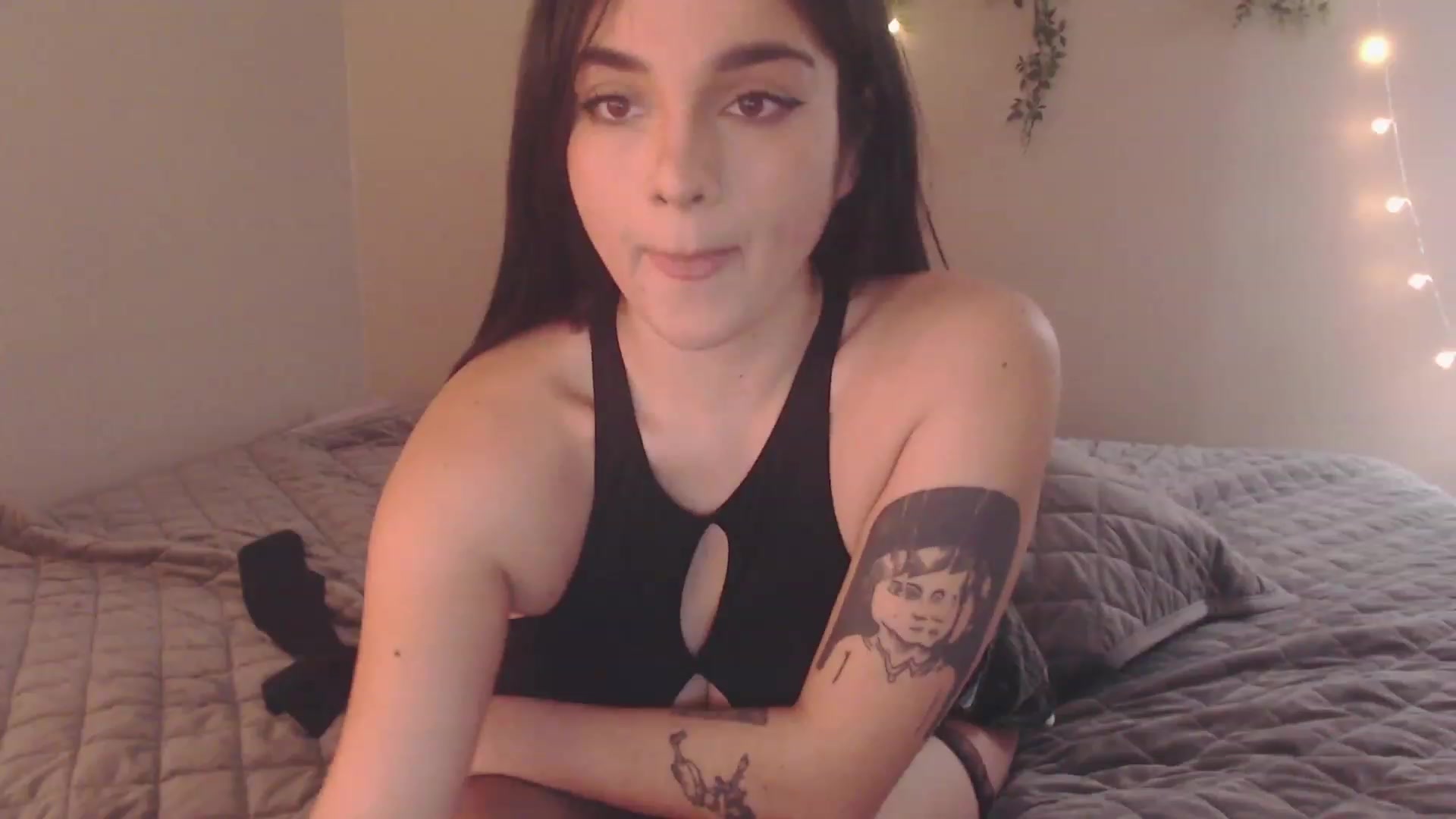 Gallery image thumbnail from Emmalovesit's myfreecams stream on, 04/16/2023, 18:51 image 6 of 20