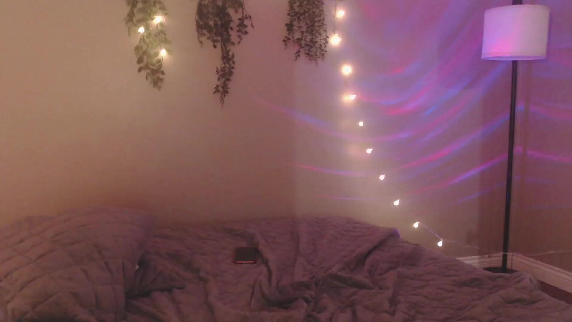 Gallery image thumbnail from Emmalovesit's myfreecams stream on, 04/16/2023, 21:51 image 6 of 20