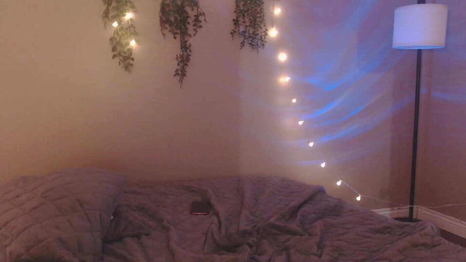 Gallery image thumbnail from Emmalovesit's myfreecams stream on, 04/16/2023, 21:51 image 4 of 20