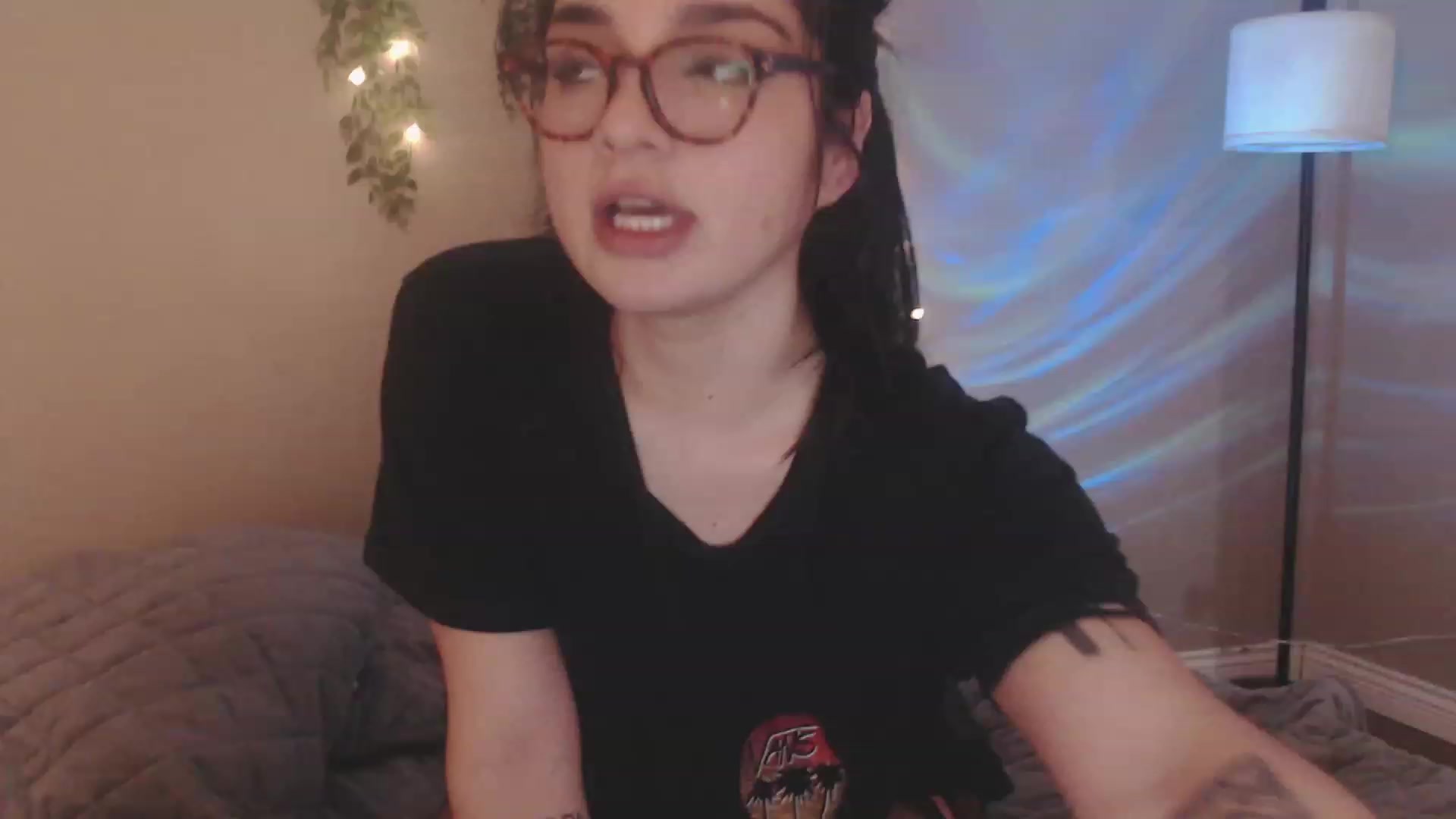 Gallery image thumbnail from Emmalovesit's myfreecams stream on, 04/16/2023, 21:51 image 3 of 20