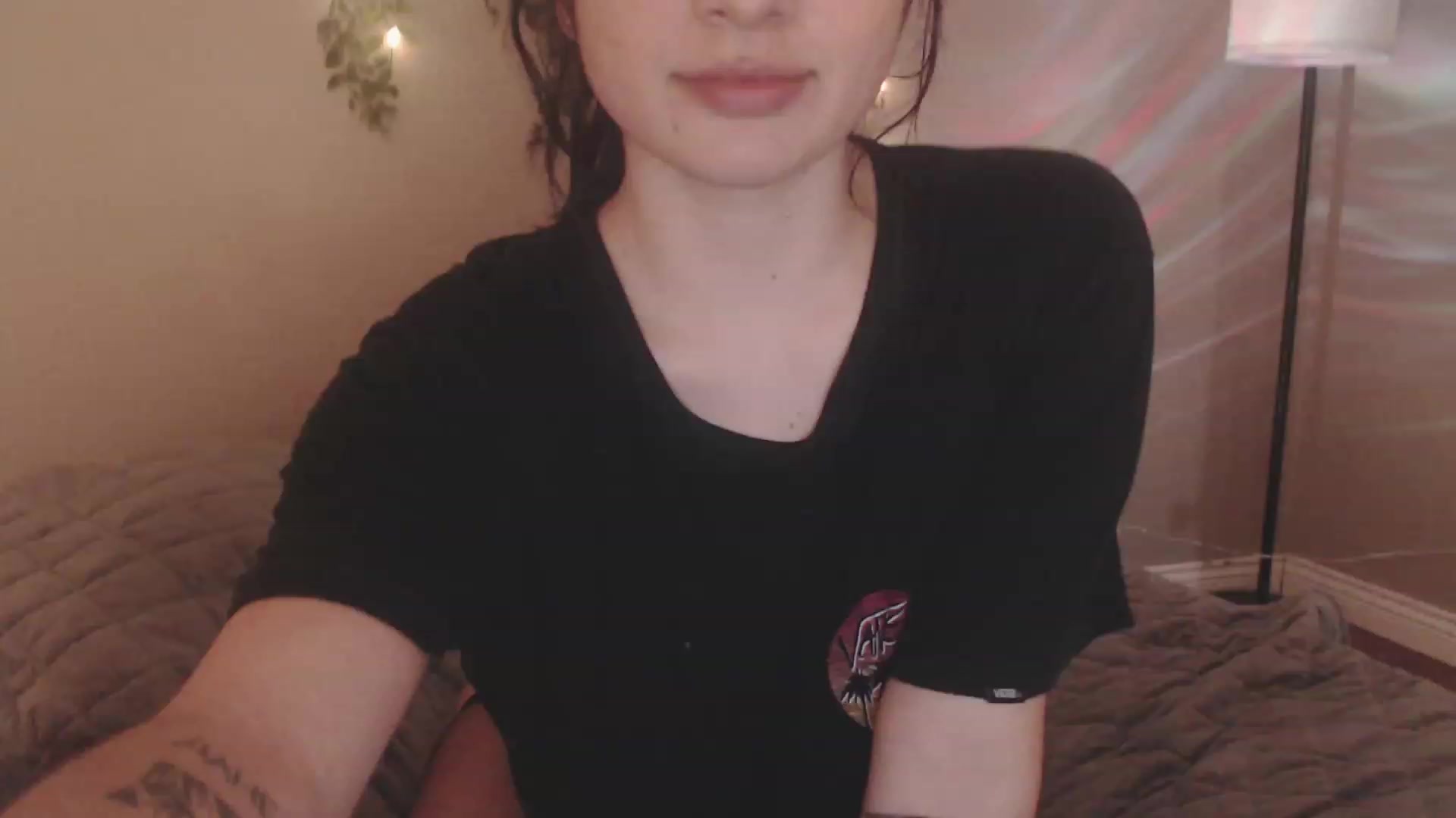 Gallery image thumbnail from Emmalovesit's myfreecams stream on, 04/16/2023, 21:51 image 2 of 20