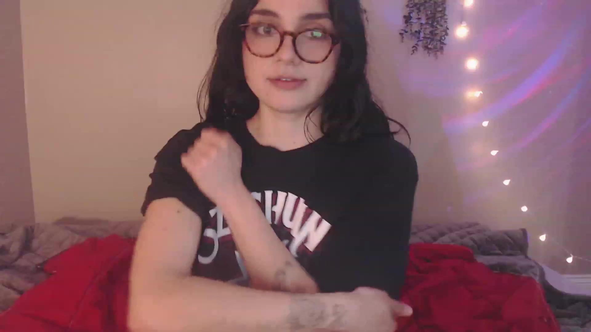 Gallery image thumbnail from Emmalovesit's myfreecams stream on, 04/19/2023, 19:04 image 20 of 20