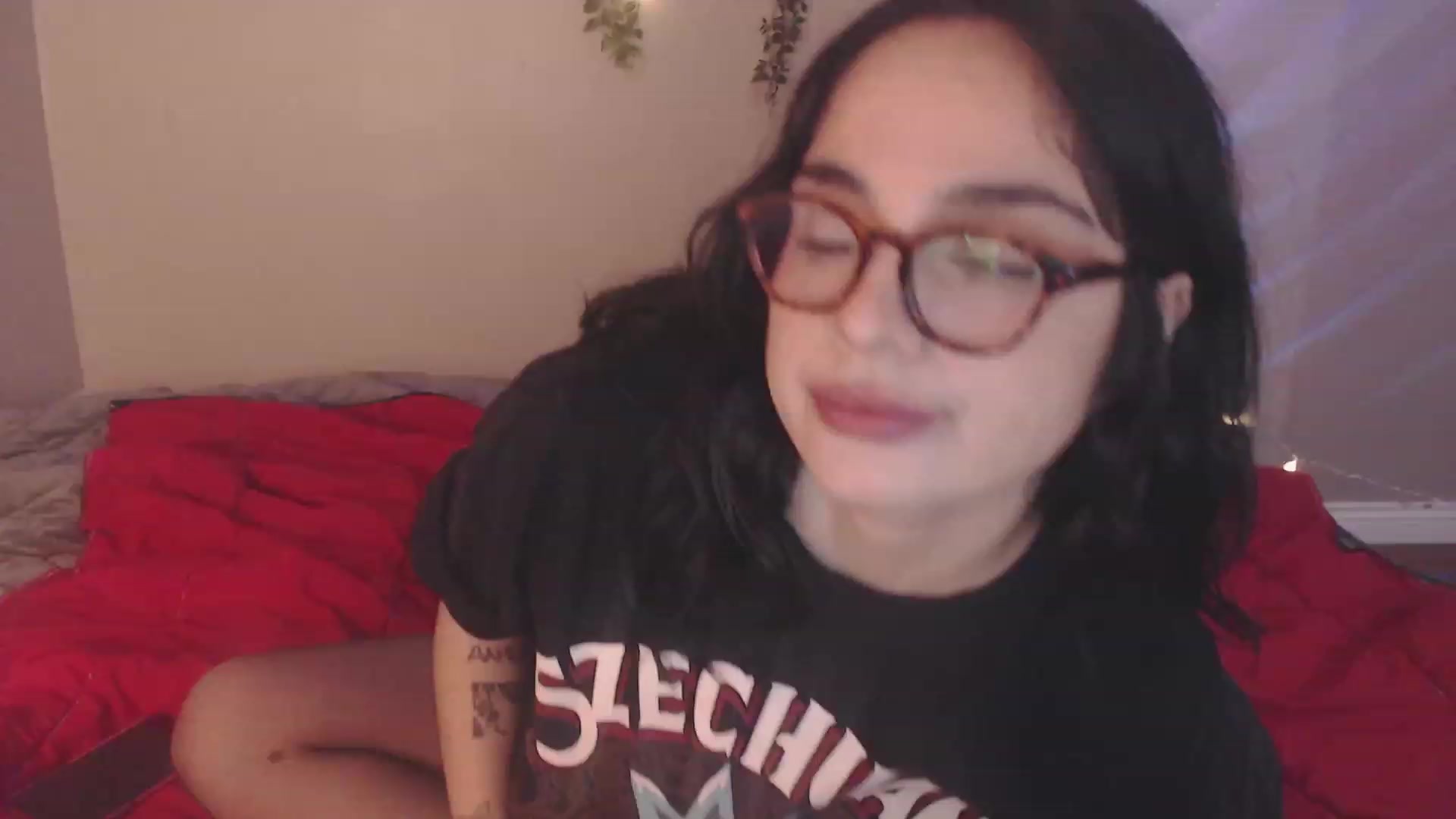 Gallery image thumbnail from Emmalovesit's myfreecams stream on, 04/19/2023, 19:04 image 3 of 20